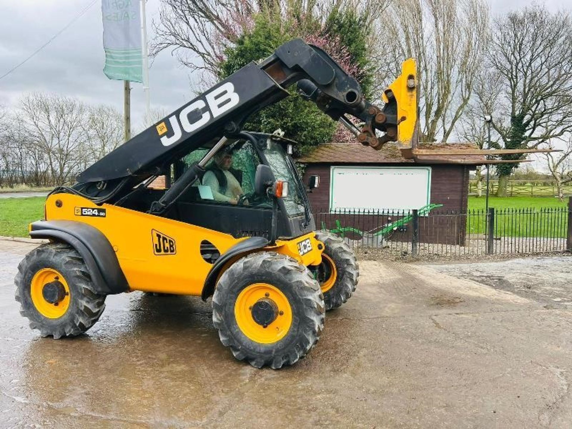 JCB 524-50 4WD TELEHANDLER C/W JOYSTICK CONTROL & PALLET TINES - Image 8 of 20