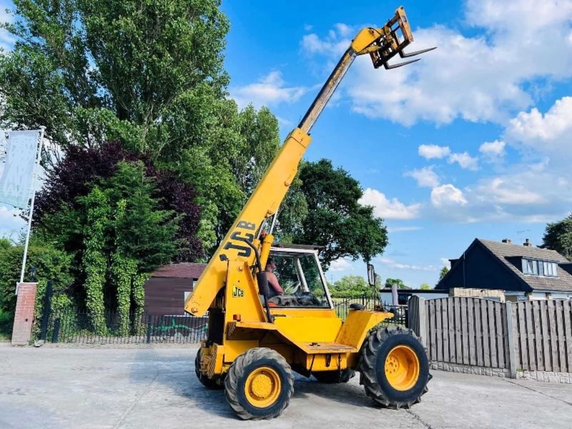 CB 525 4WD TELEHANDLER C/W PALLET TINES - Image 3 of 16