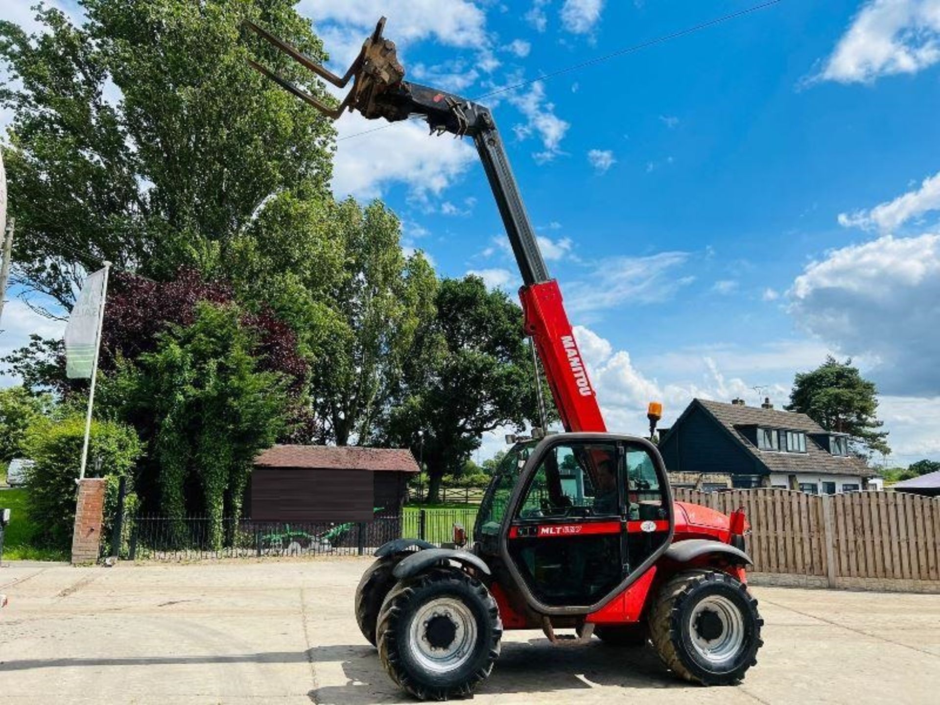 MANITOU MLT627T 4WD TELEHANDLER C/W PALLET TINES - Image 13 of 18