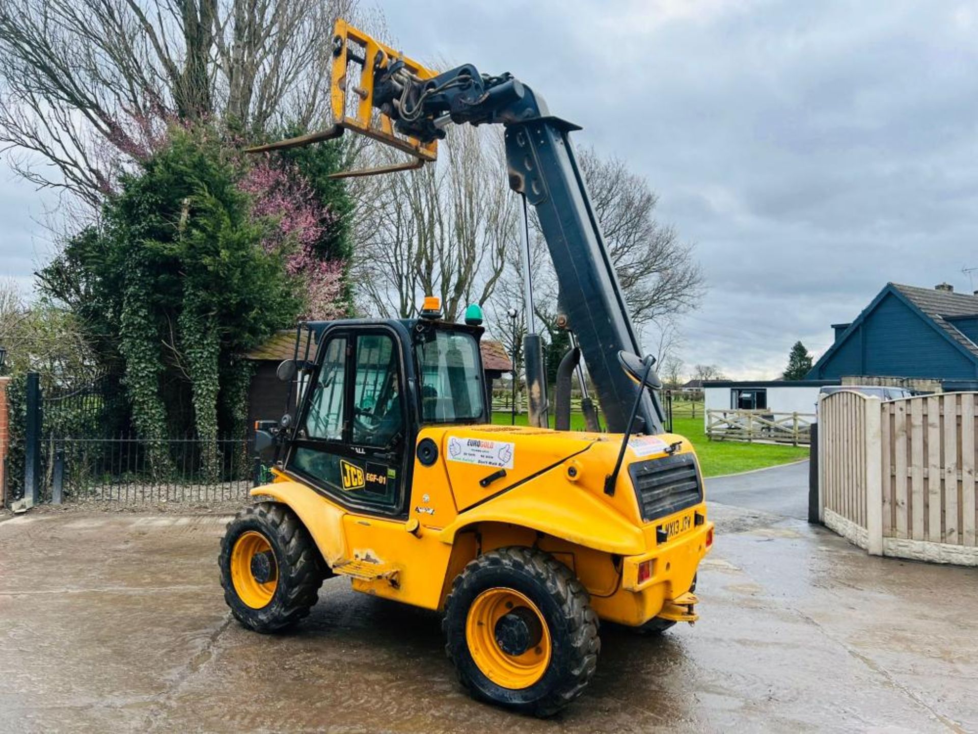 JCB 520-50 4WD TELEHANDLER * YEAR 2013 , ROAD REGISTERED - Image 2 of 19