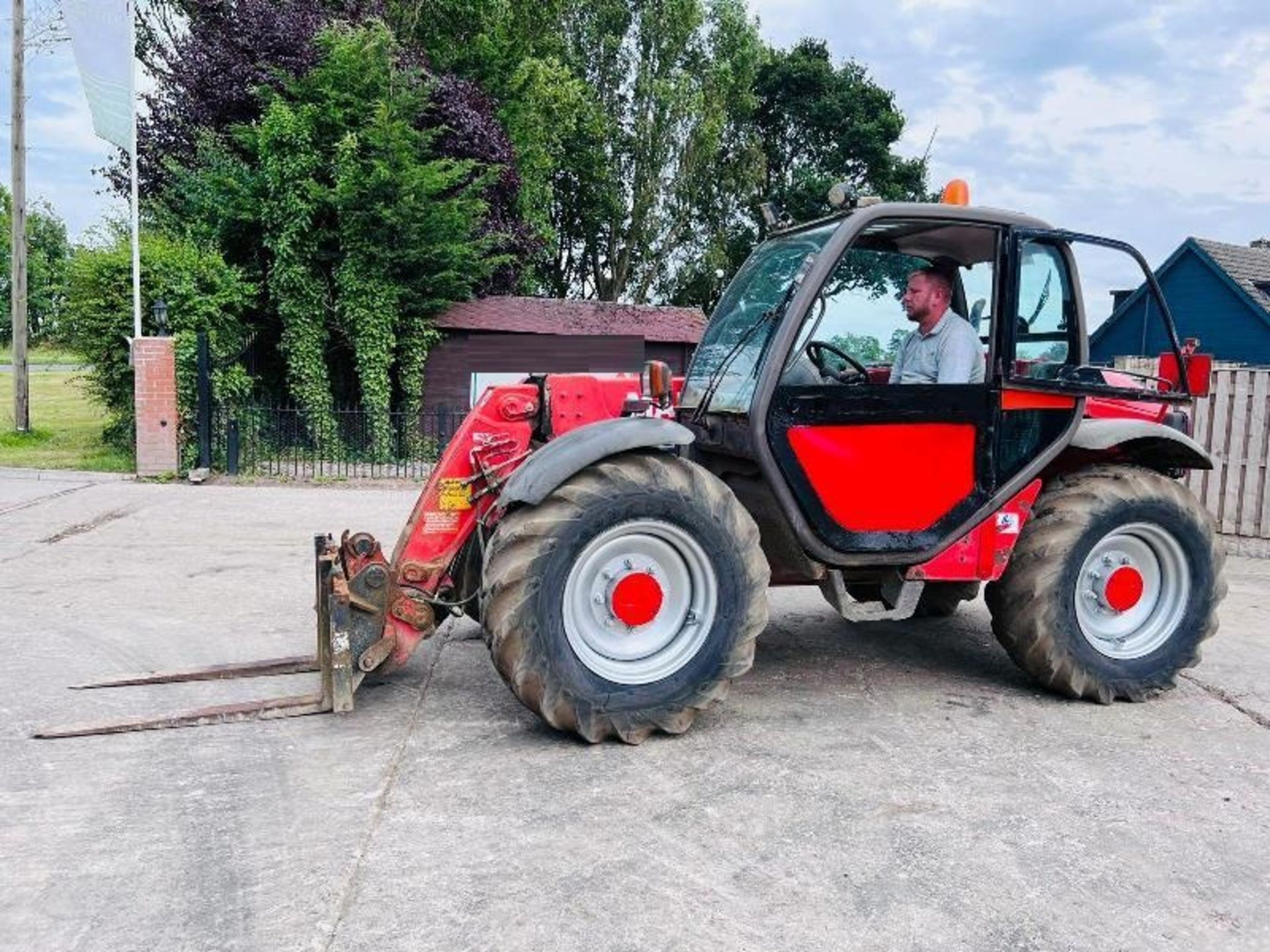 MANITOU MLT526T 4WD TELEHANDLER C/W PALLET TINES - Image 13 of 18