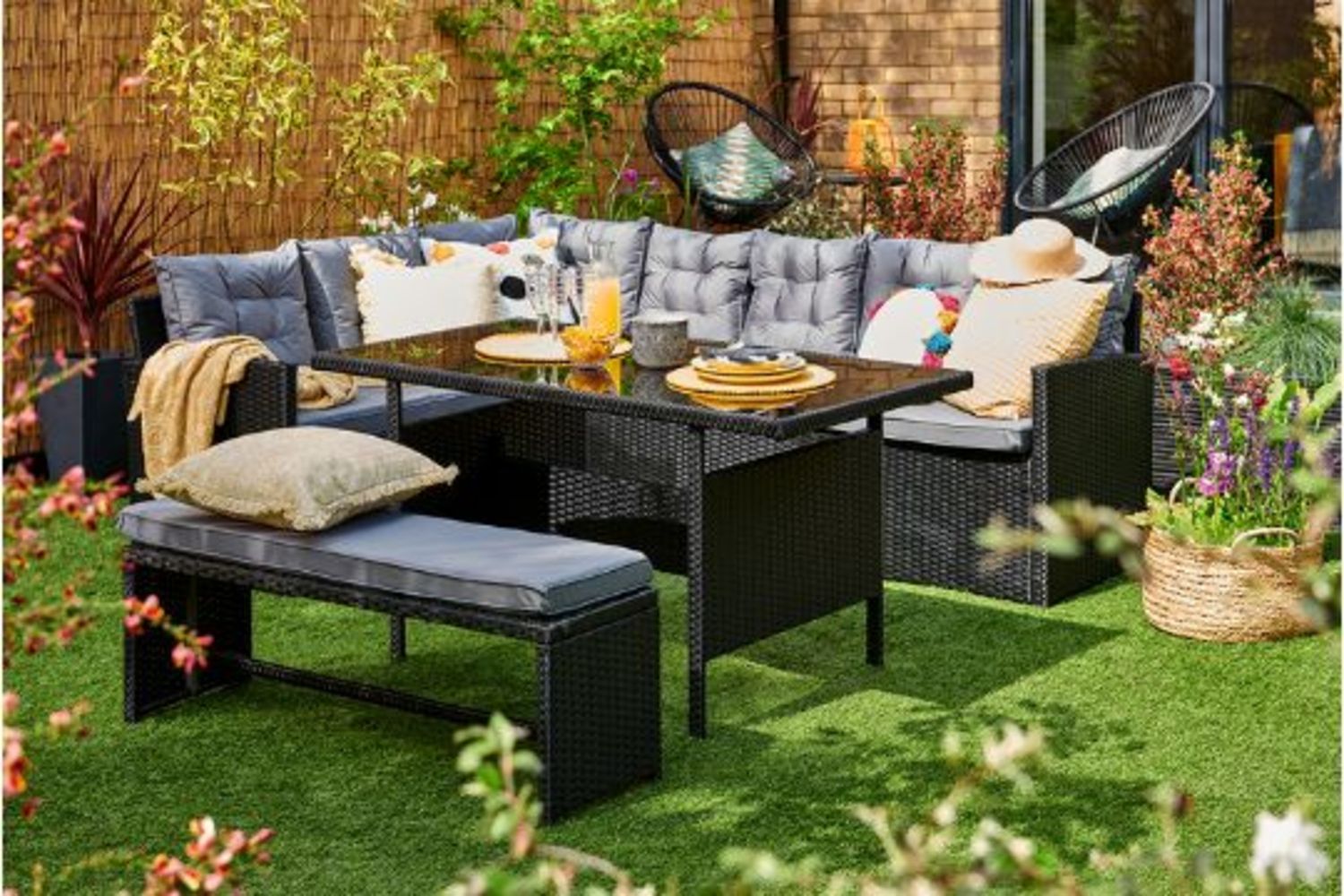 EXCLUSIVE, TRUCKLOADS OF BRAND NEW RATTAN FURNITURE, Ends Thursday 25th May 2023 at 10.30am