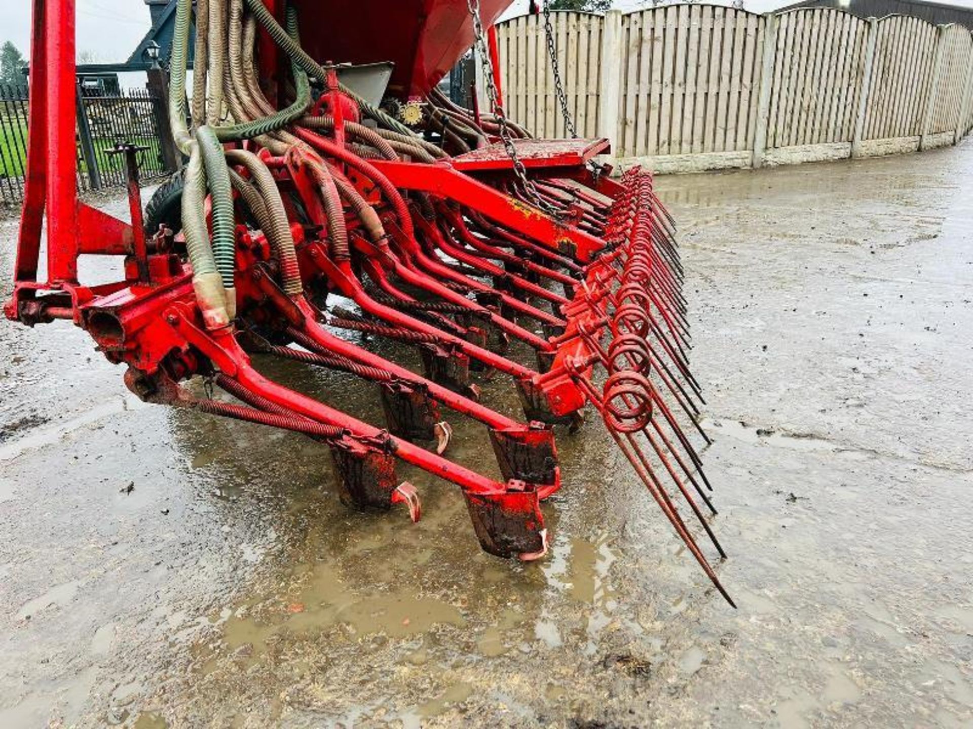 ACCORD TYPE D SEED DRILL C/W EXTENDABLE ARMS - Image 5 of 10