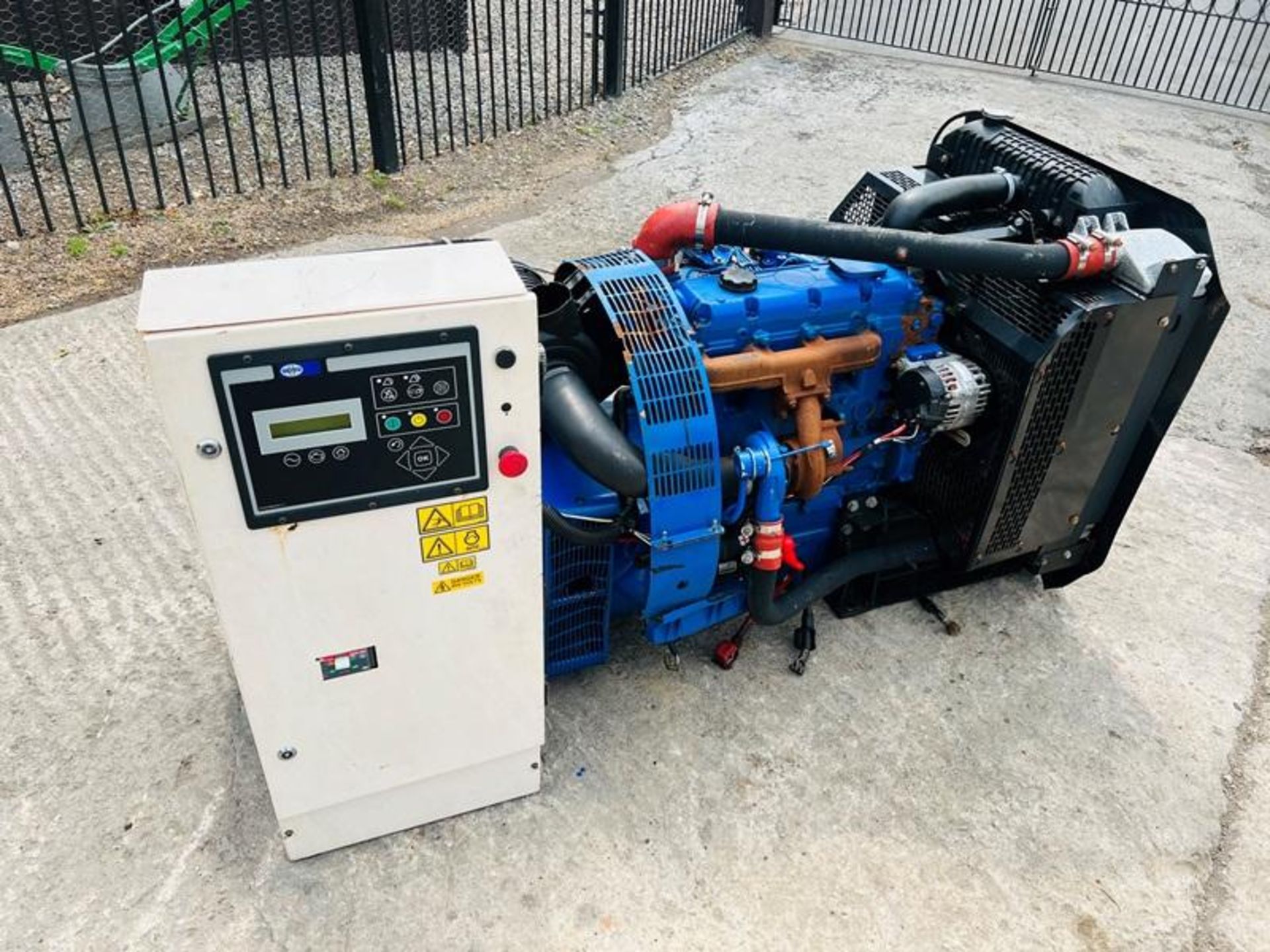 FG WILOSN P110 110KVA STANDBY GENERATOR *YEAR 2011* C/W PERKINS ENGINE - Image 3 of 12