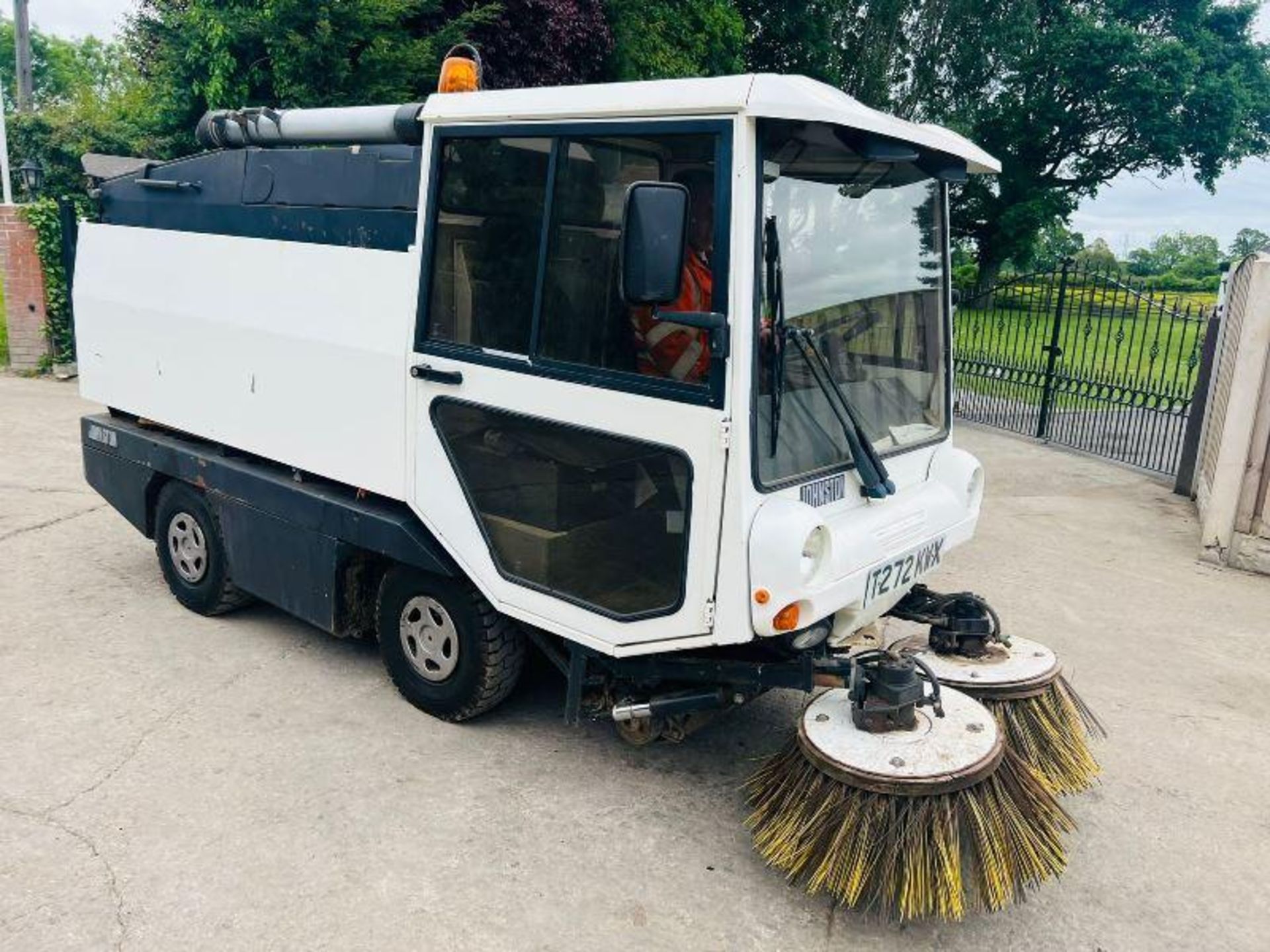 JOHNSTON 4X2 ROAD SWEEPER C/W REVERSE CAMERA