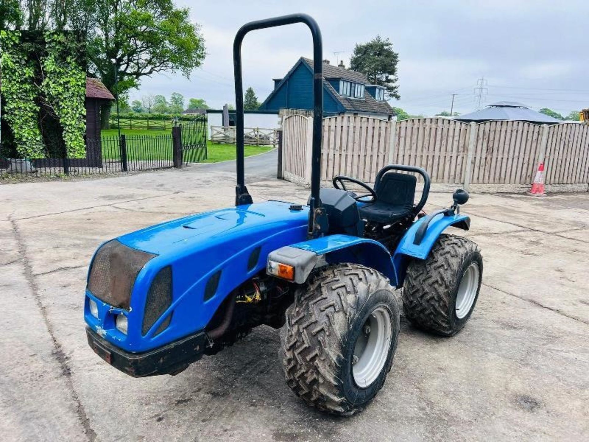 LANDINI 500LE 4WD COMPACT TRACTOR C/W FORWARDS AND REVERSE DUAL DRIVE