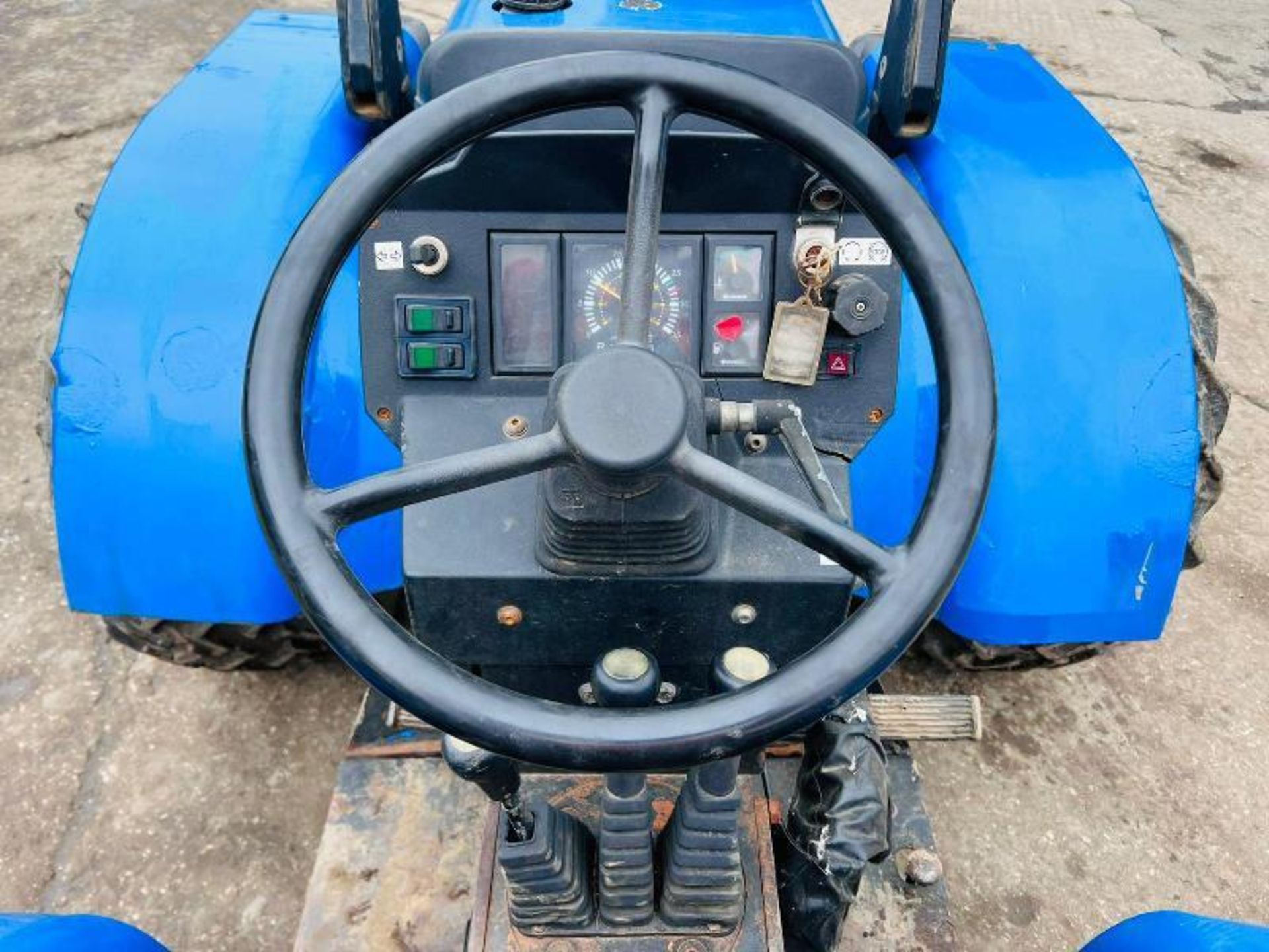 LANDINI 500LE 4WD COMPACT TRACTOR C/W FORWARDS AND REVERSE DUAL DRIVE - Image 16 of 24