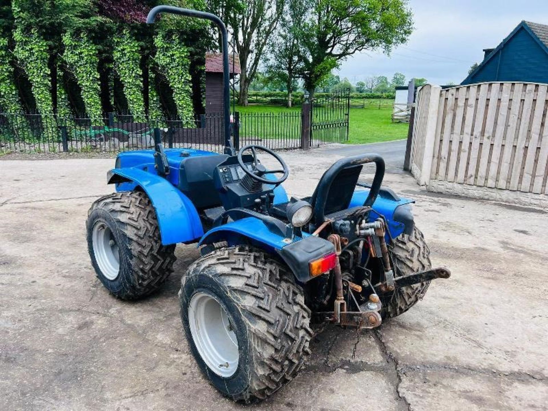 LANDINI 500LE 4WD COMPACT TRACTOR C/W FORWARDS AND REVERSE DUAL DRIVE - Image 11 of 24