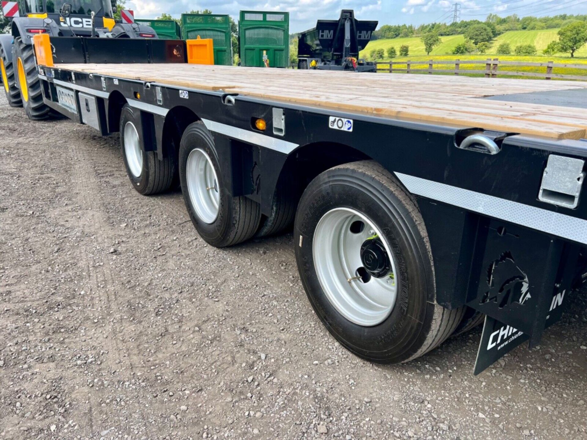 2023 NEW CHIEFTAIN XCEL 33 TON TRI AXLE LOW LOADER TRAILER - 31.5FT - FULL SPEC - Bild 9 aus 10