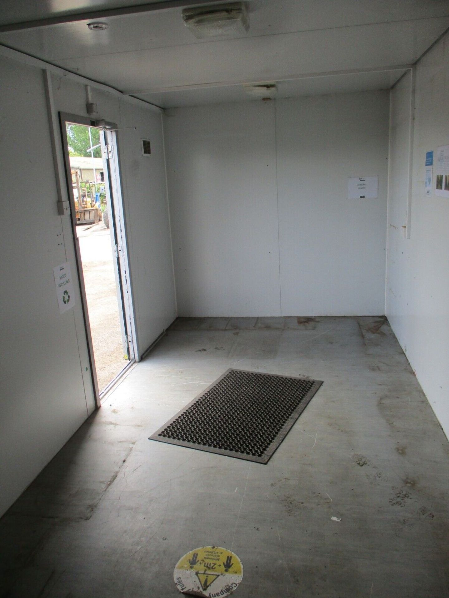 20 X 8 FT FEET FOOT SECURE SHIPPING CONTAINER CANTEEN OFFICE - Image 7 of 8