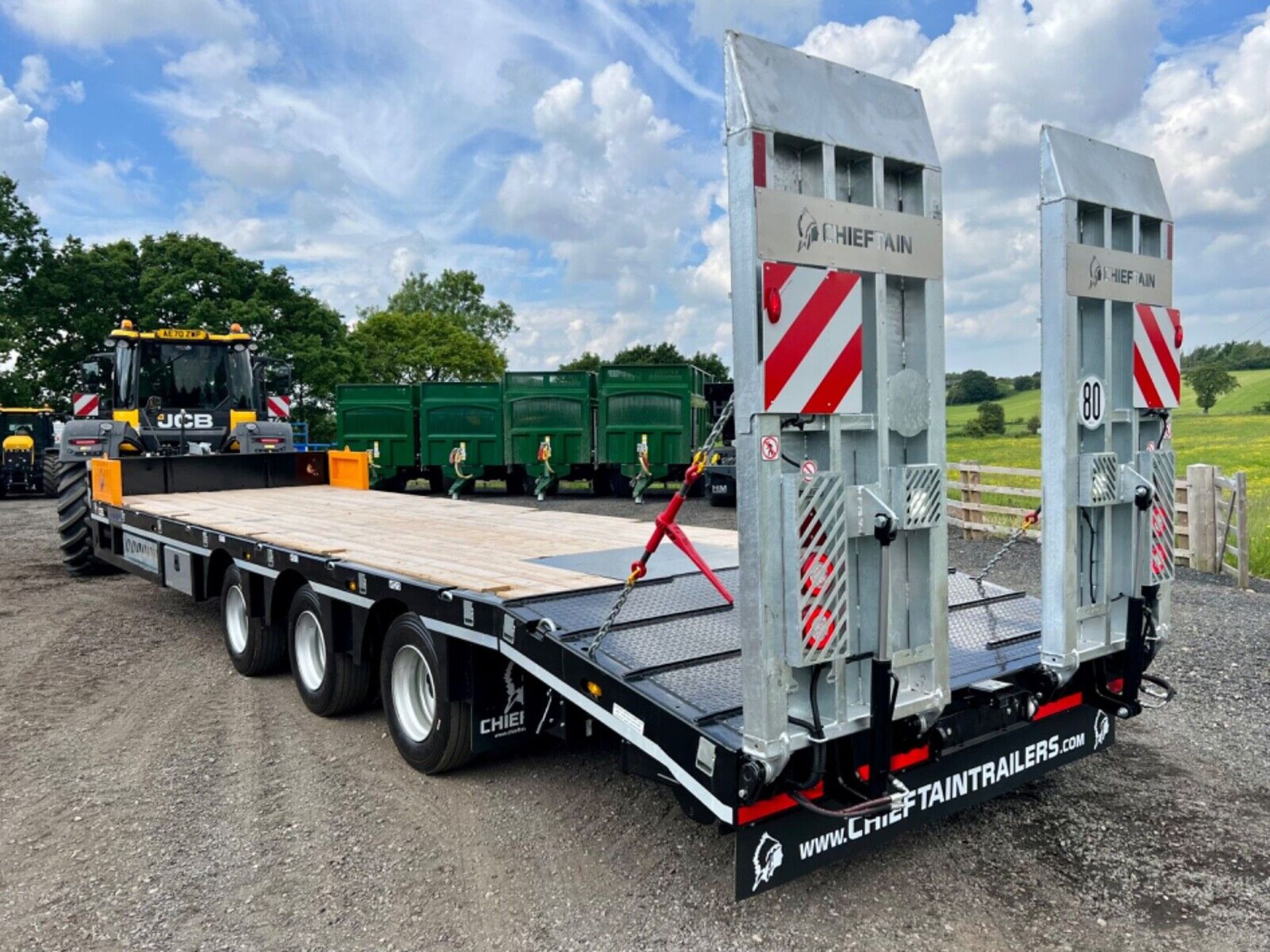 2023 NEW CHIEFTAIN XCEL 33 TON TRI AXLE LOW LOADER TRAILER - 31.5FT - FULL SPEC - Bild 2 aus 10