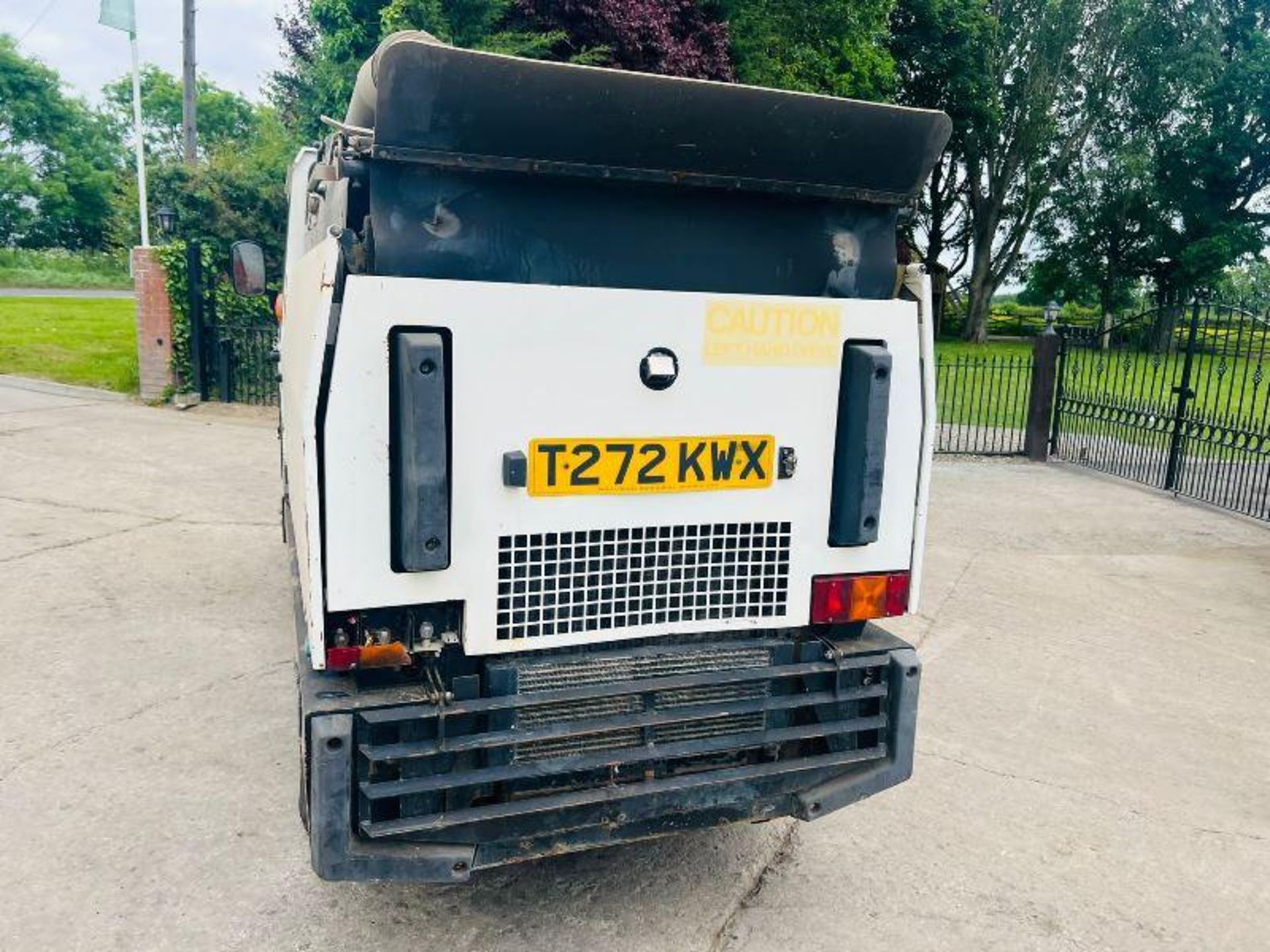 JOHNSTON 4X2 ROAD SWEEPER C/W REVERSE CAMERA - Image 2 of 14