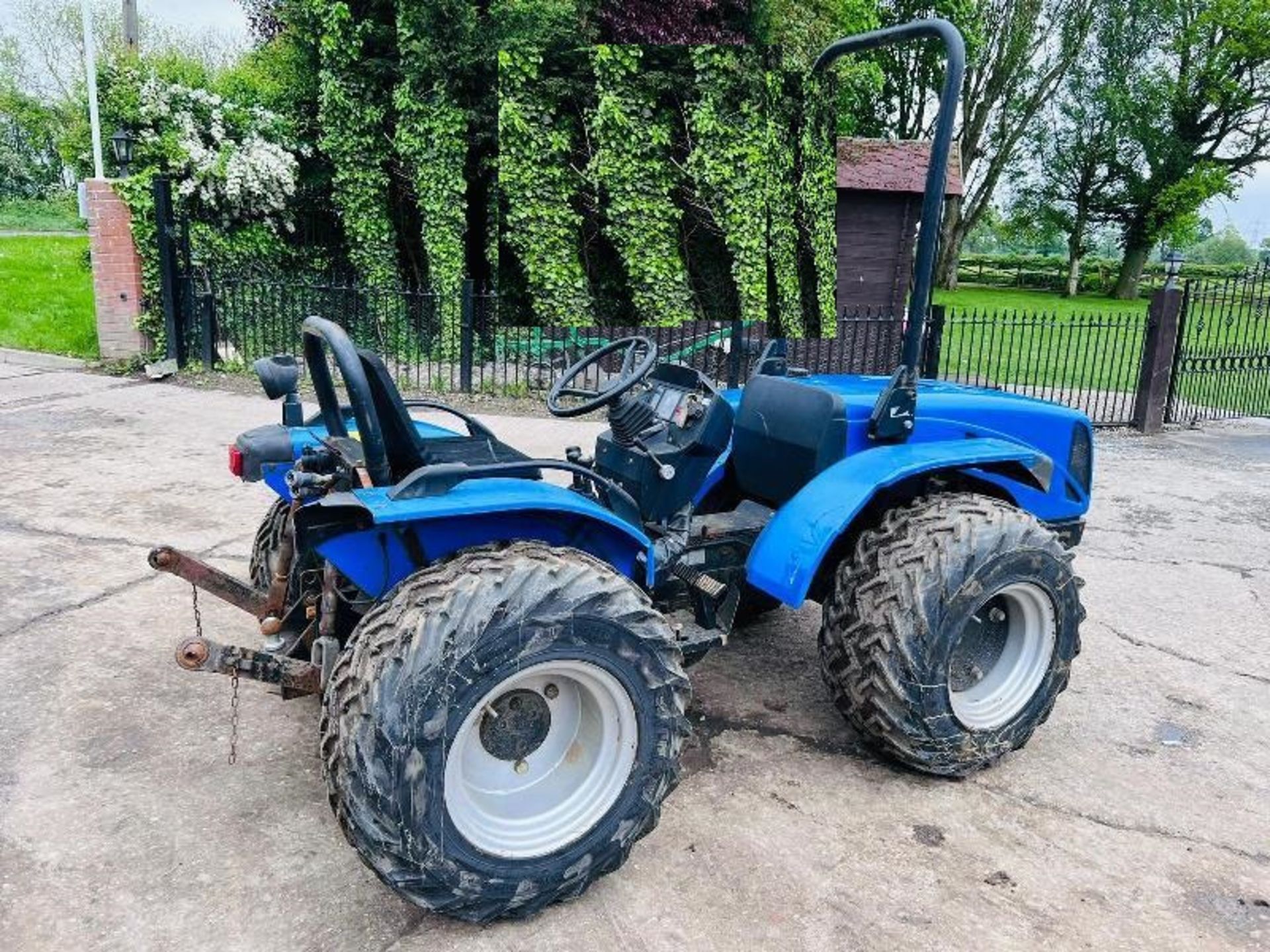 LANDINI 500LE 4WD COMPACT TRACTOR C/W FORWARDS AND REVERSE DUAL DRIVE - Image 4 of 24