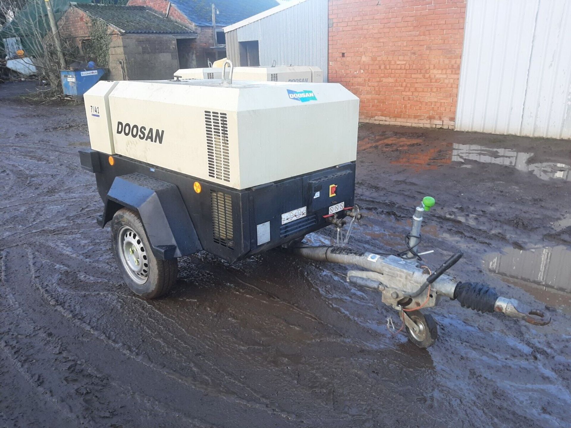 DOOSAN INGERSOLL RAND 7/41 DIESEL PORTABLE AIR COMPRESSOR LOW HOURS - Image 3 of 8