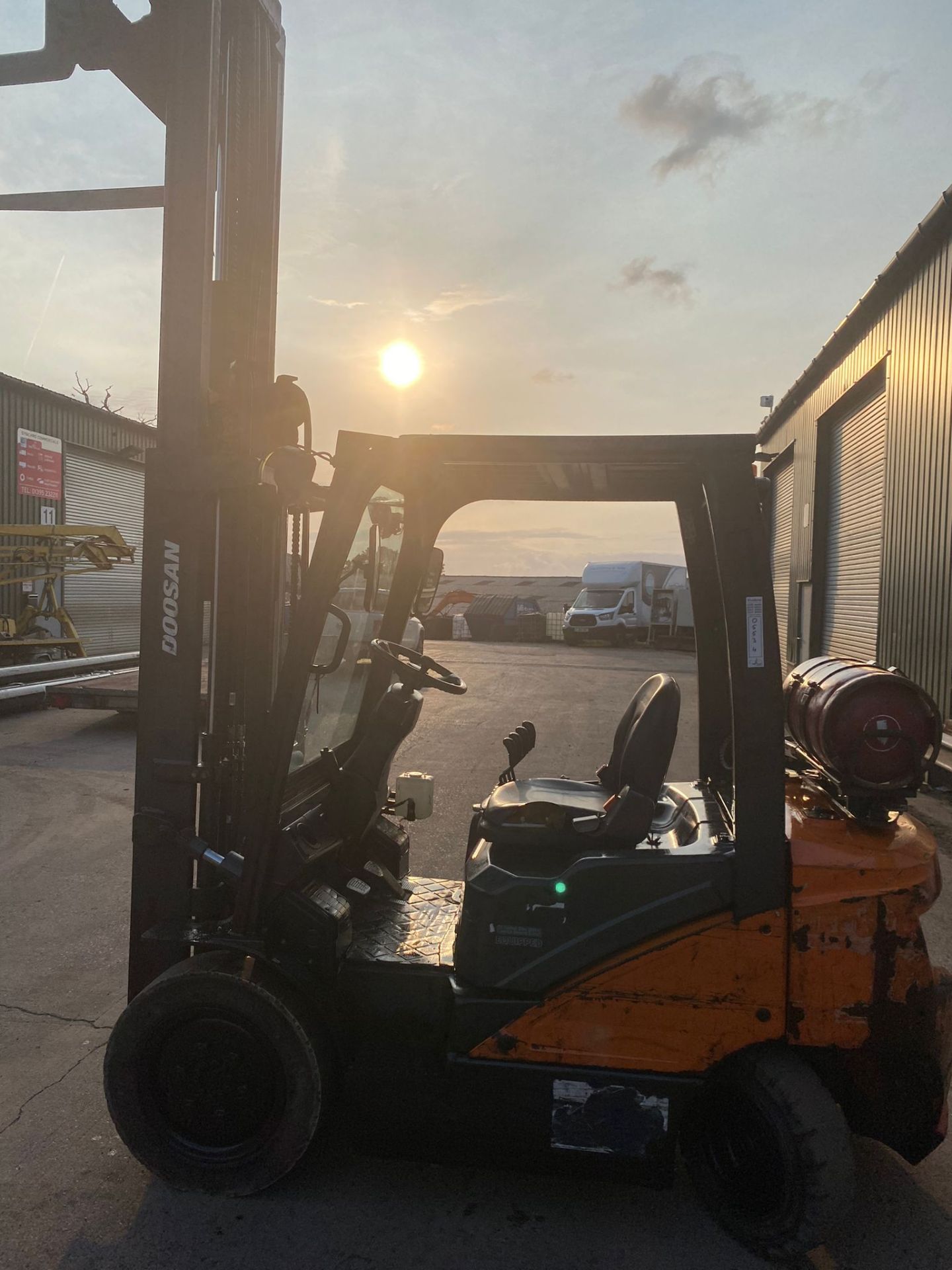 DOOSAN 2018 G25P-7 LPG GAS 2.5T FORKLIFT | FULL SERVICE HISTORY | SIDE SHIFT | HEIGHT 4750 - Image 5 of 10