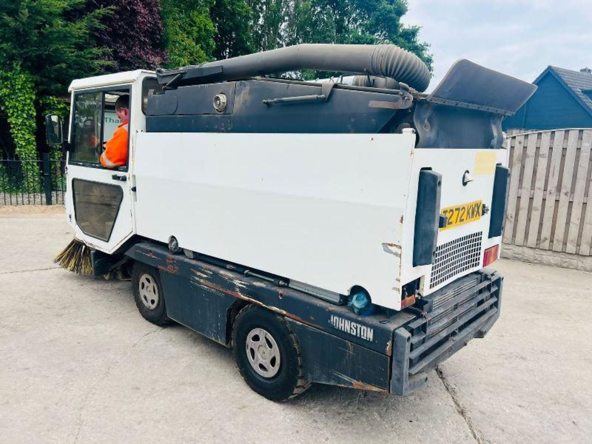 JOHNSTON 4X2 ROAD SWEEPER C/W REVERSE CAMERA - Image 6 of 14