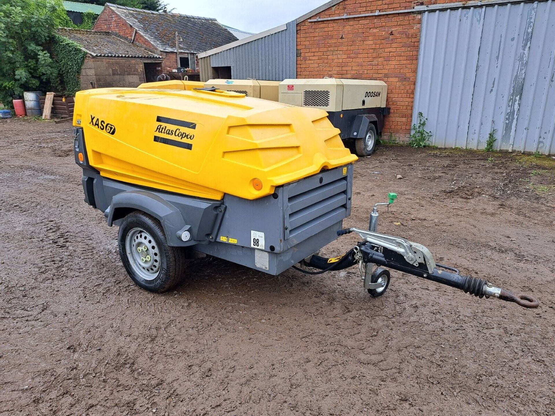 ATLAS COPCO XAS 67 DIESEL ROAD TOW COMPRESSOR LOW HOURS - Image 3 of 7