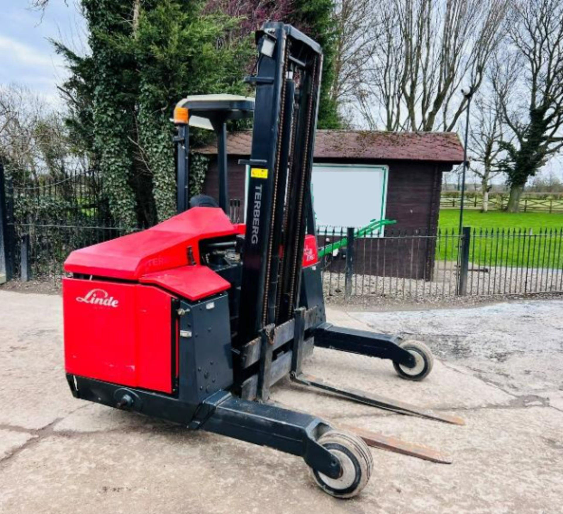 TERBERG DGR-25 KINGLIFTER FORK TRUCK * YEAR 2014 * C/W 2 STAGE MASK