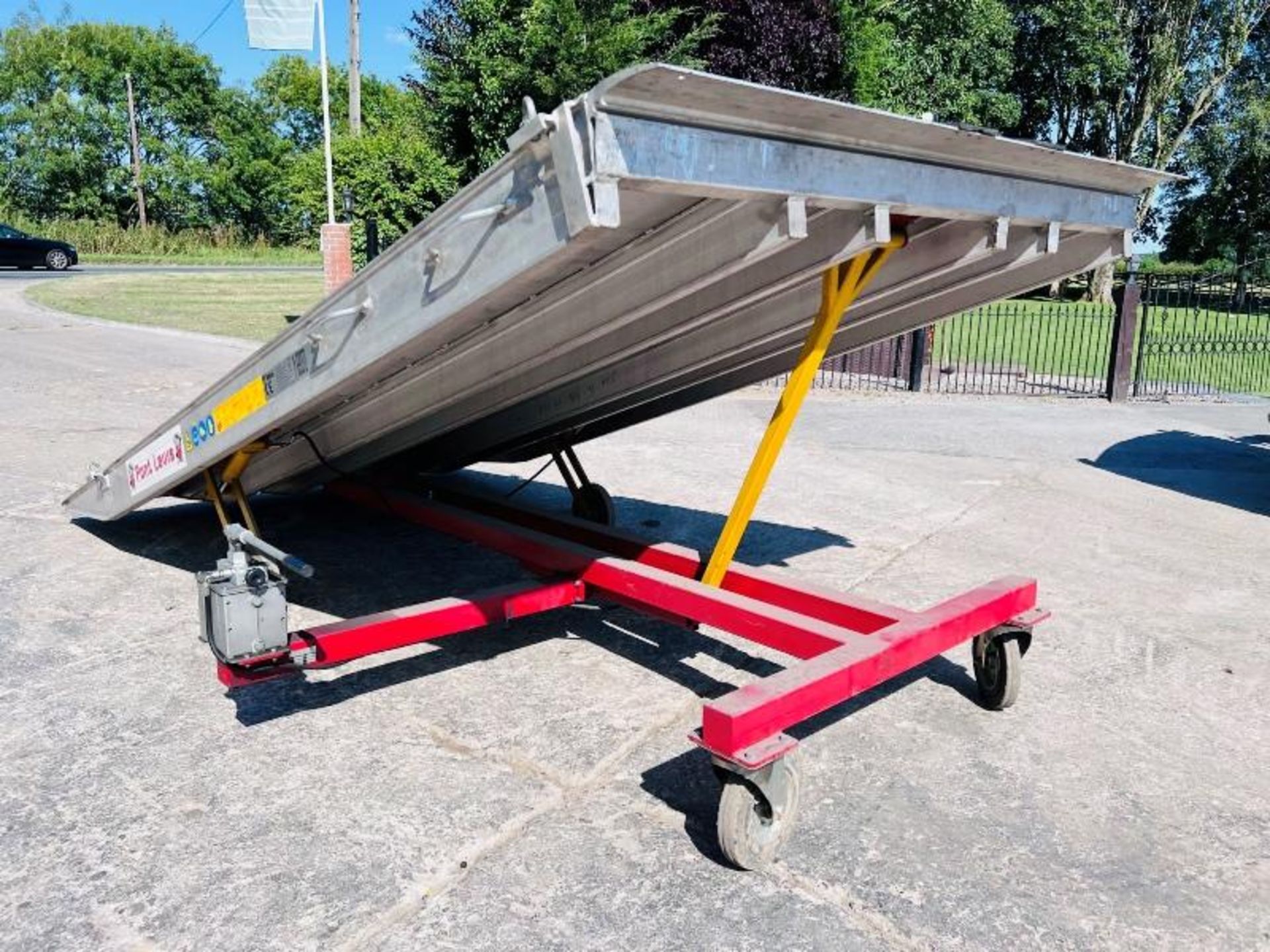 PORT LEVIS 10 TON MOBILE LOADING RAMP - Image 9 of 15