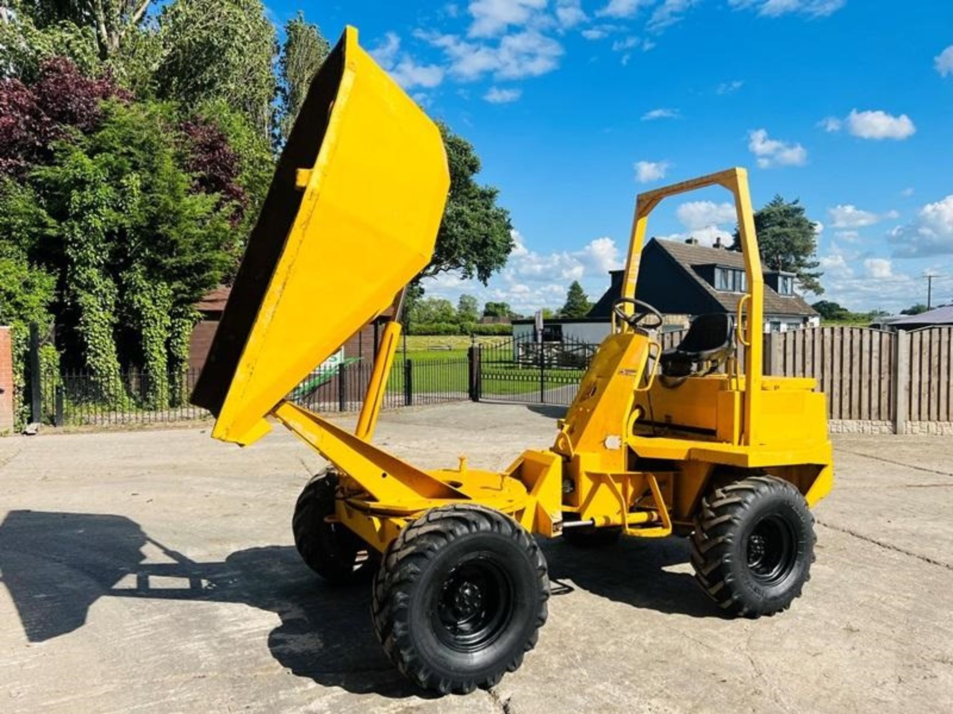 THWAITES 4WD SWIVEL TIP DUMPER C/W ROLE BAR - Image 2 of 15