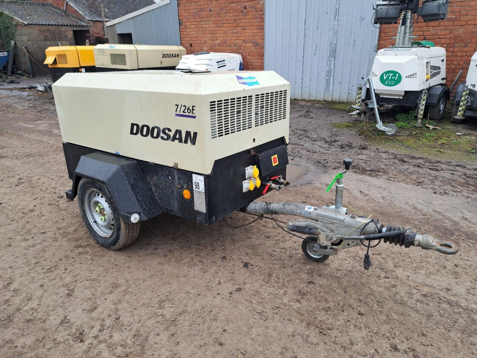 DOOSAN INGERSOLL RAND 7/26E DIESEL PORTABLE AIR COMPRESSOR & GENERATOR ONLY 815 - Image 3 of 8