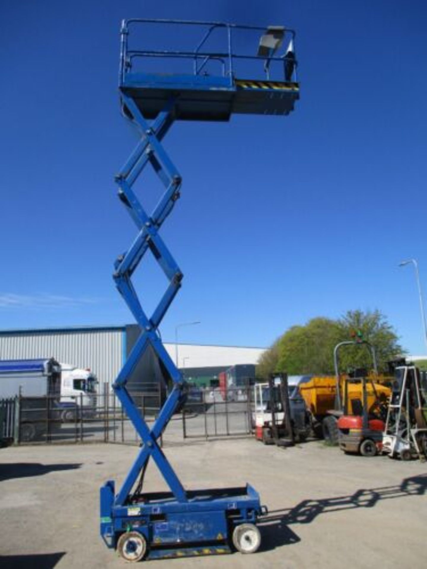 UPRIGHT MX19 SCISSOR LIFT ACCESS PLATFORM CHERRY PICKER GENIE 1932 - Bild 3 aus 11