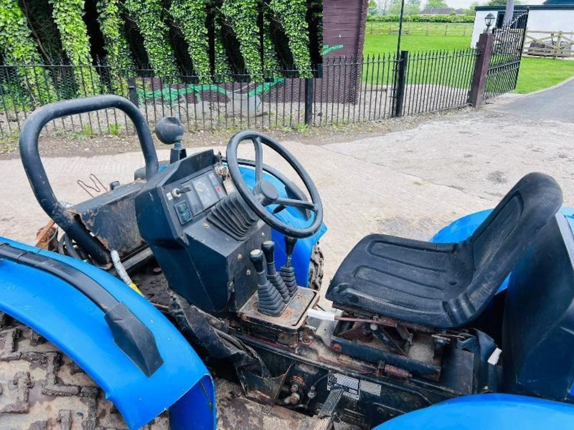 LANDINI 500LE 4WD COMPACT TRACTOR C/W FORWARDS AND REVERSE DUAL DRIVE - Image 13 of 24