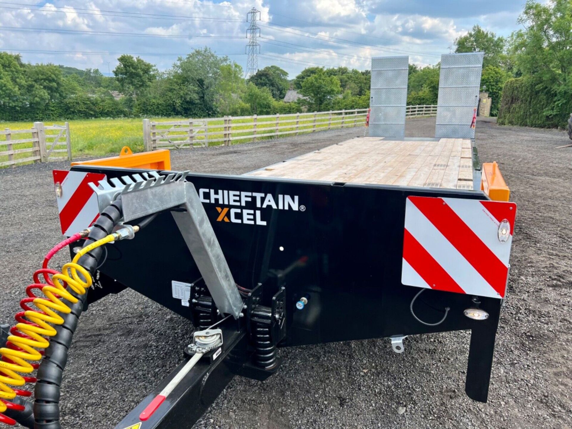 2023 NEW CHIEFTAIN XCEL 33 TON TRI AXLE LOW LOADER TRAILER - 31.5FT - FULL SPEC - Bild 4 aus 10