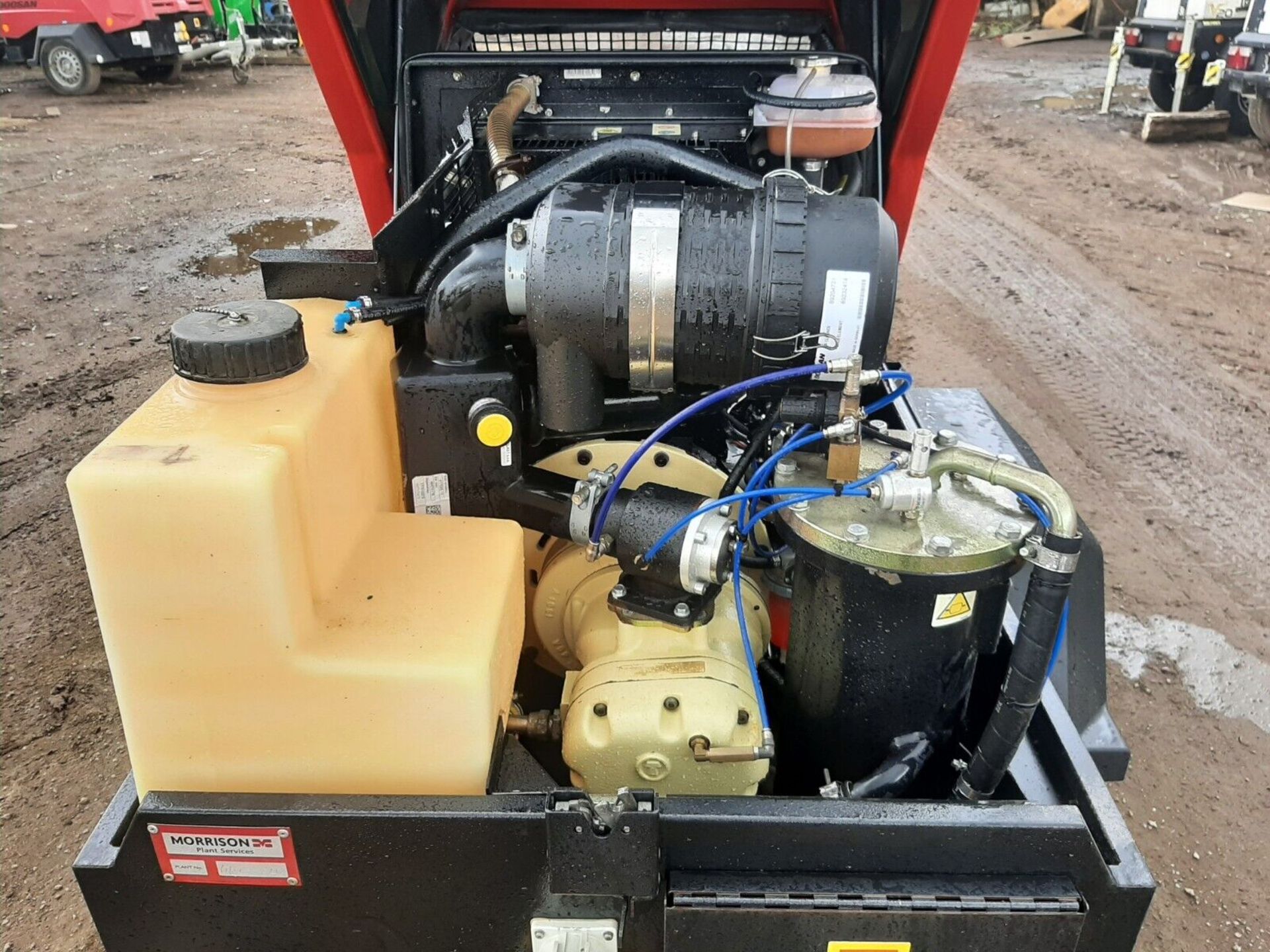 DOOSAN INGERSOLL RAND 7/31E DIESEL PORTABLE AIR COMPRESSOR WITH 110V GENERATOR - Image 6 of 7