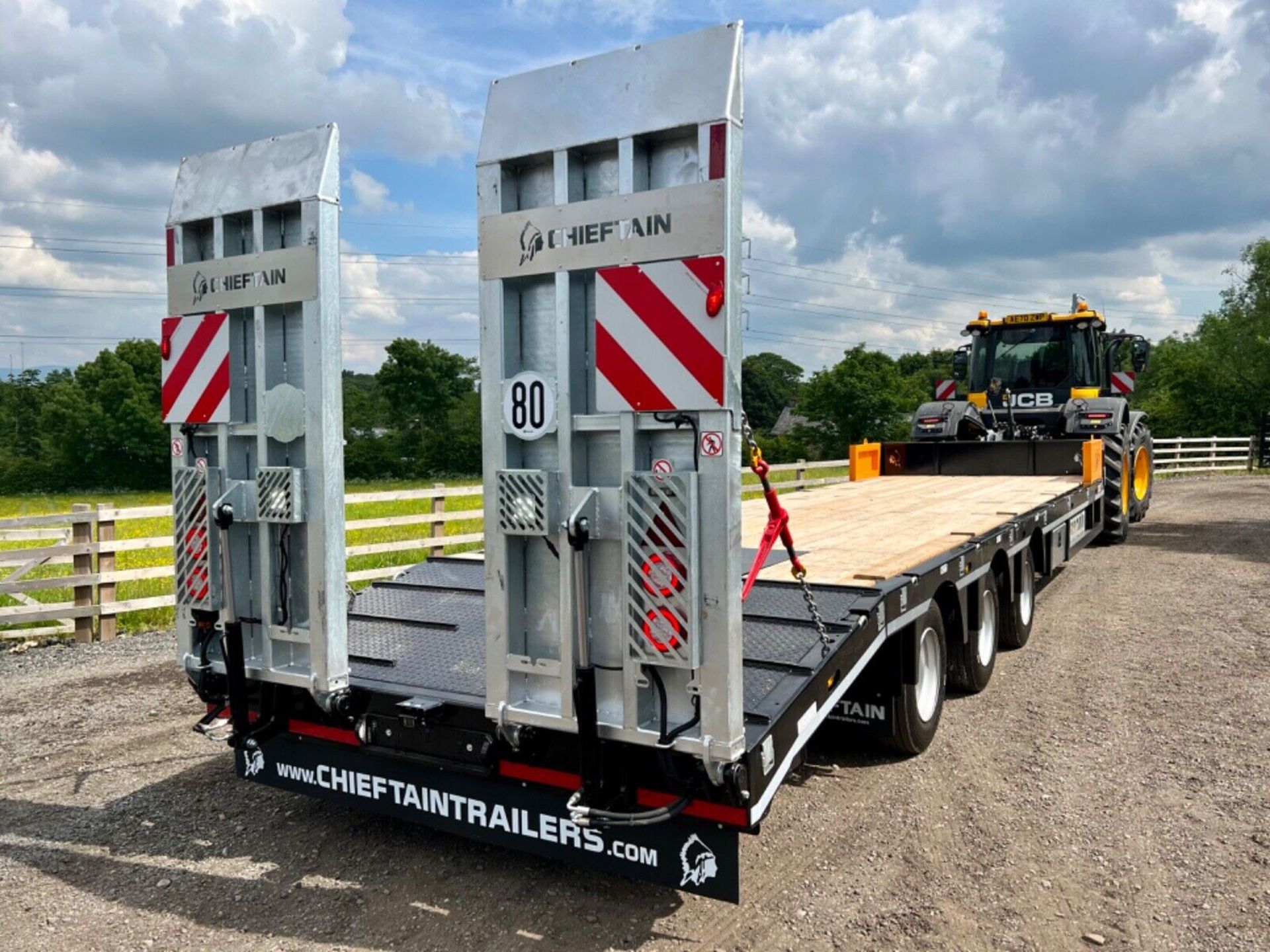 2023 NEW CHIEFTAIN XCEL 33 TON TRI AXLE LOW LOADER TRAILER - 31.5FT - FULL SPEC - Image 8 of 10