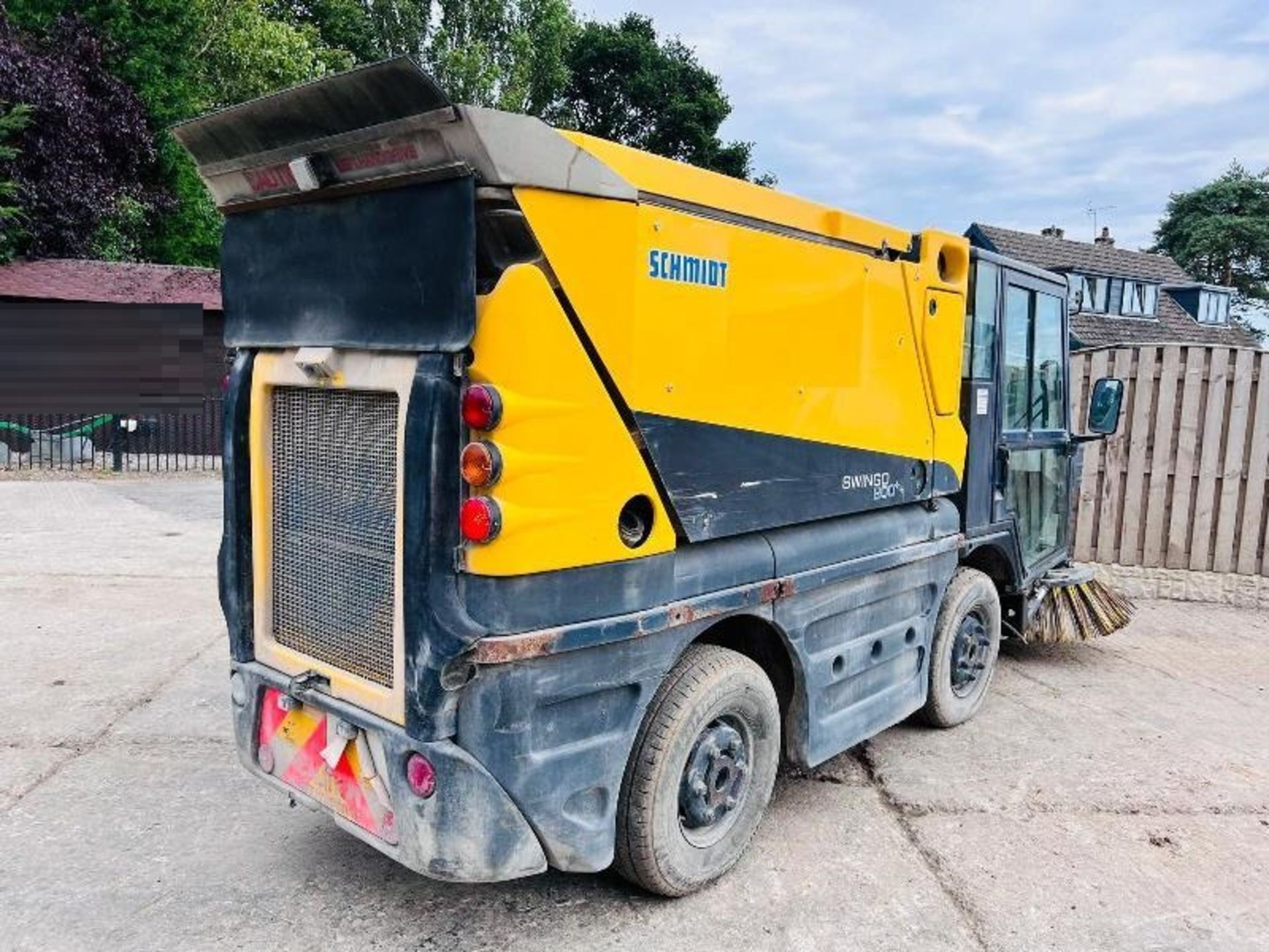 SCHMIDT SWINGO 200PLUS 4X2 ROAD SWEEPER *YEAR 2012* C/W AC CABIN - Image 7 of 17