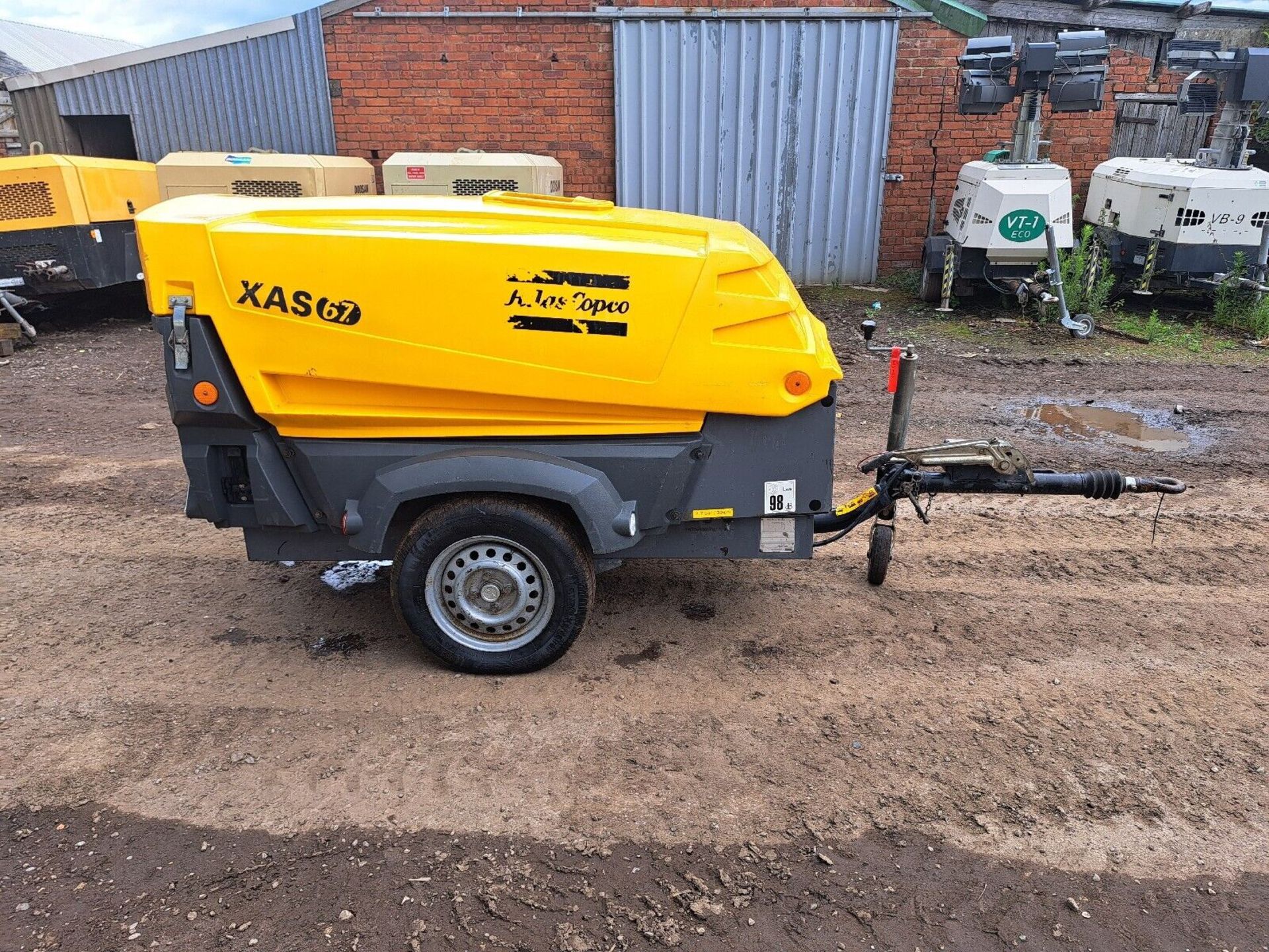 ATLAS COPCO XAS 67 DIESEL ROAD TOW COMPRESSOR LOW HOURS - Image 4 of 8