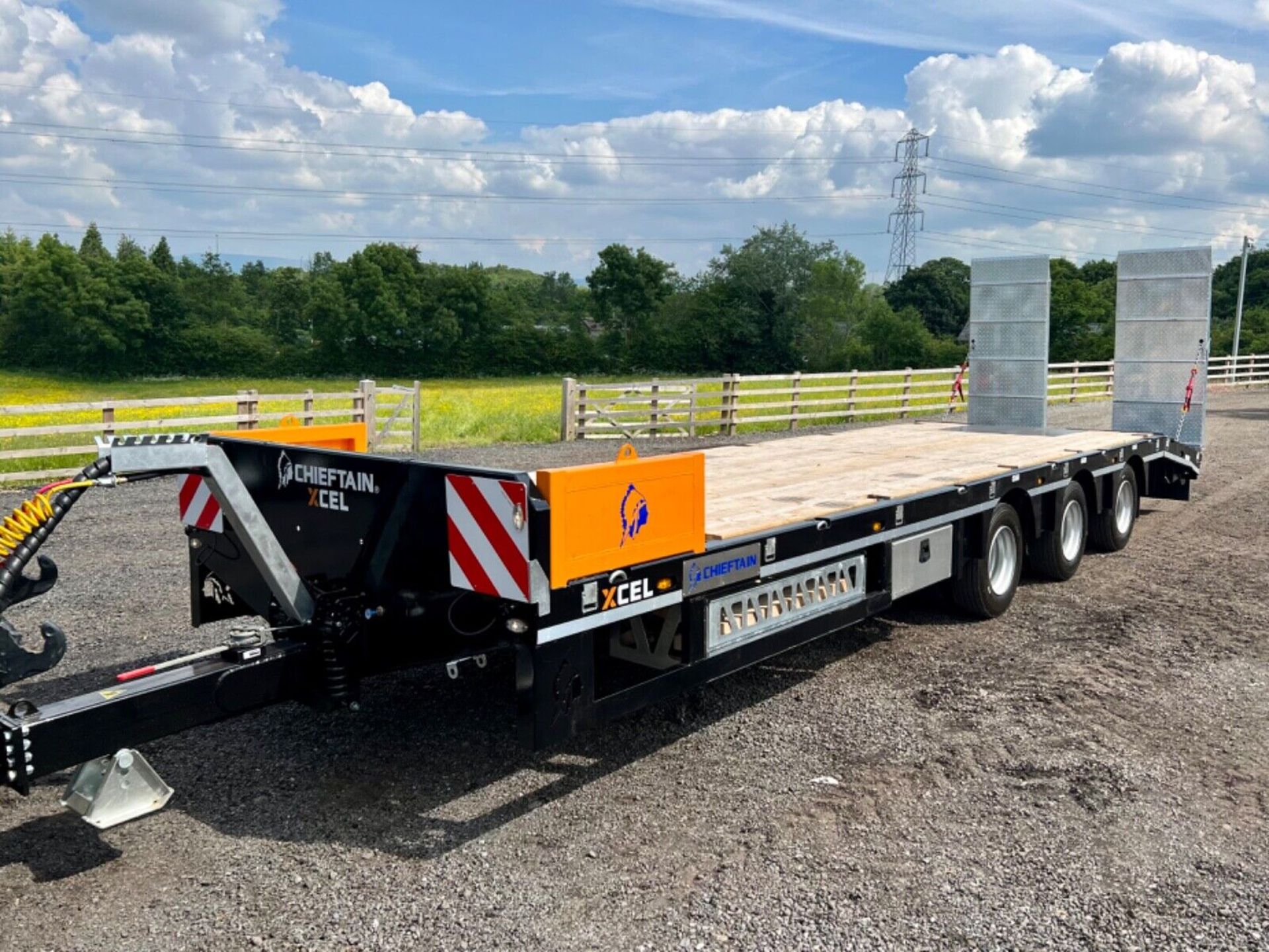 2023 NEW CHIEFTAIN XCEL 33 TON TRI AXLE LOW LOADER TRAILER - 31.5FT - FULL SPEC - Bild 7 aus 10