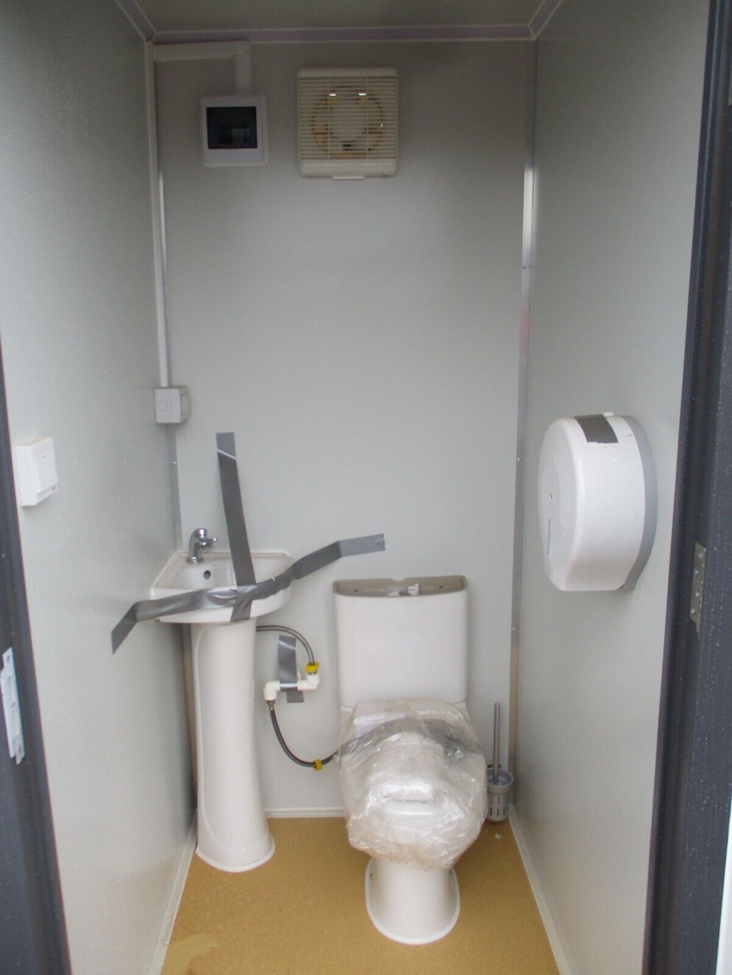 UNUSED 1.1M X 1.3M TOILET BLOCK SHIPPING CONTAINER - Image 5 of 5