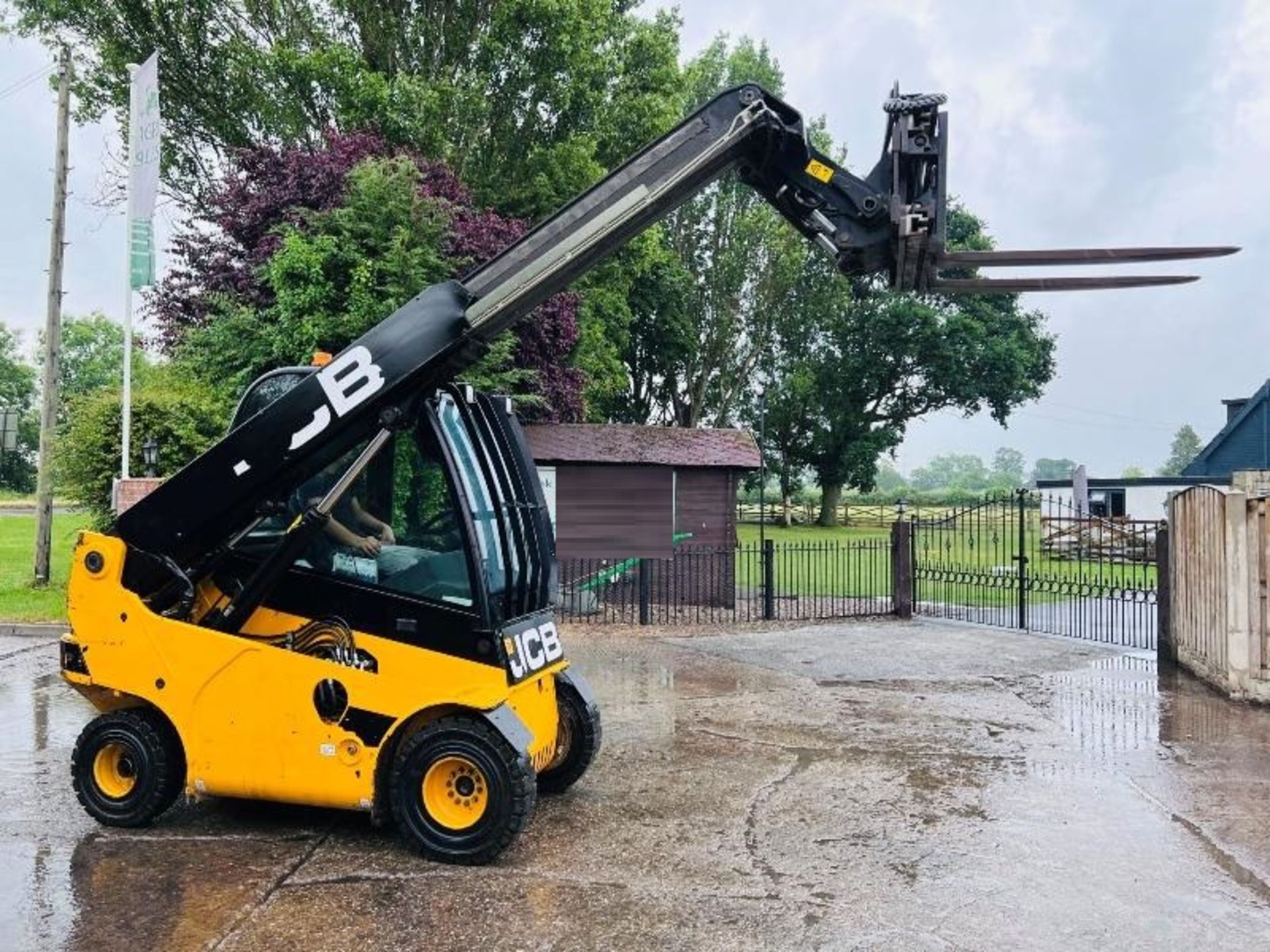 JCB TLT25G TELETRUCK * YEAR 2017 * C/W PALLET TINES - Image 8 of 18