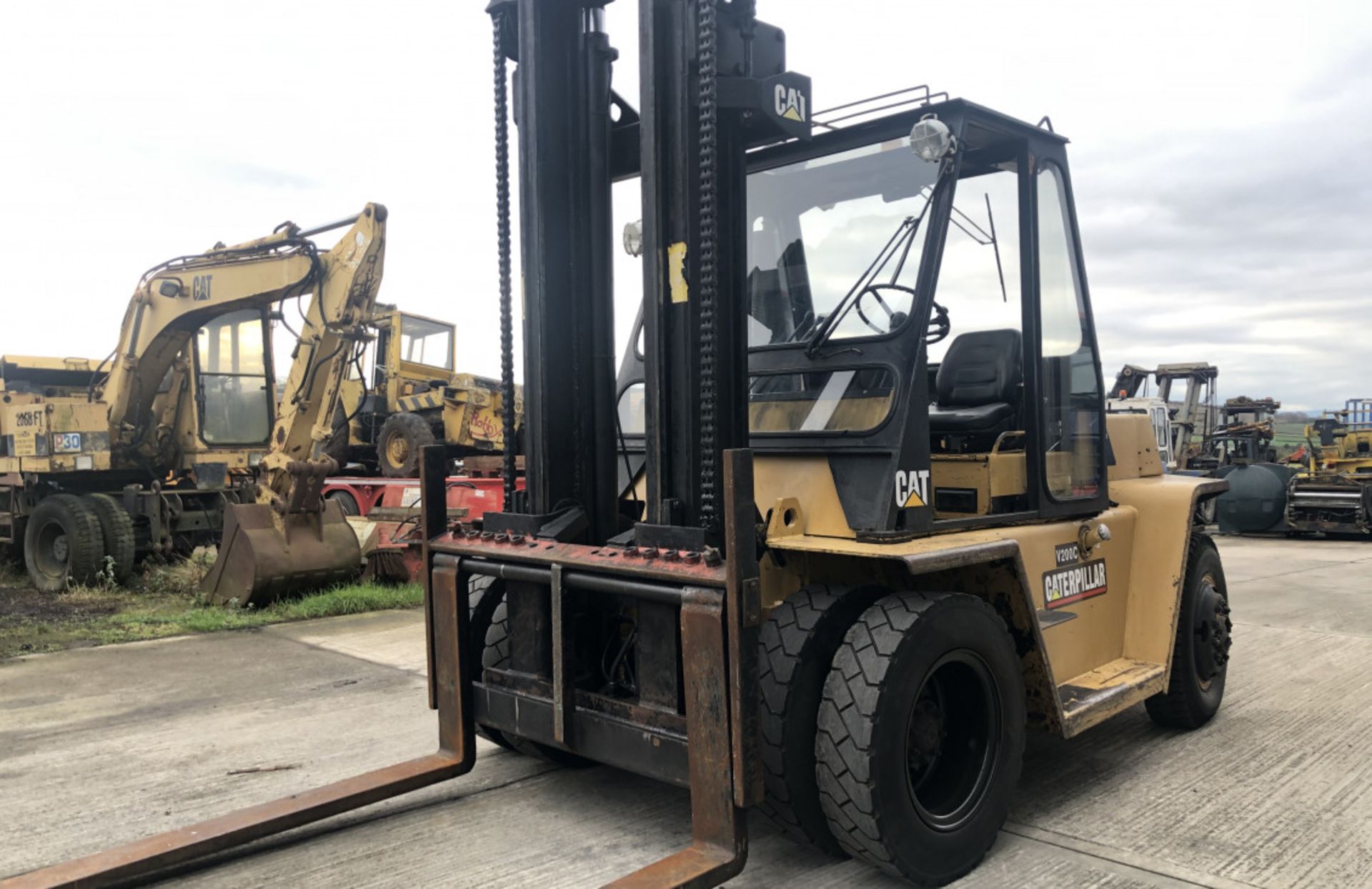 CAT V200C 10 TON DIESEL FORKLIFT - Image 4 of 8