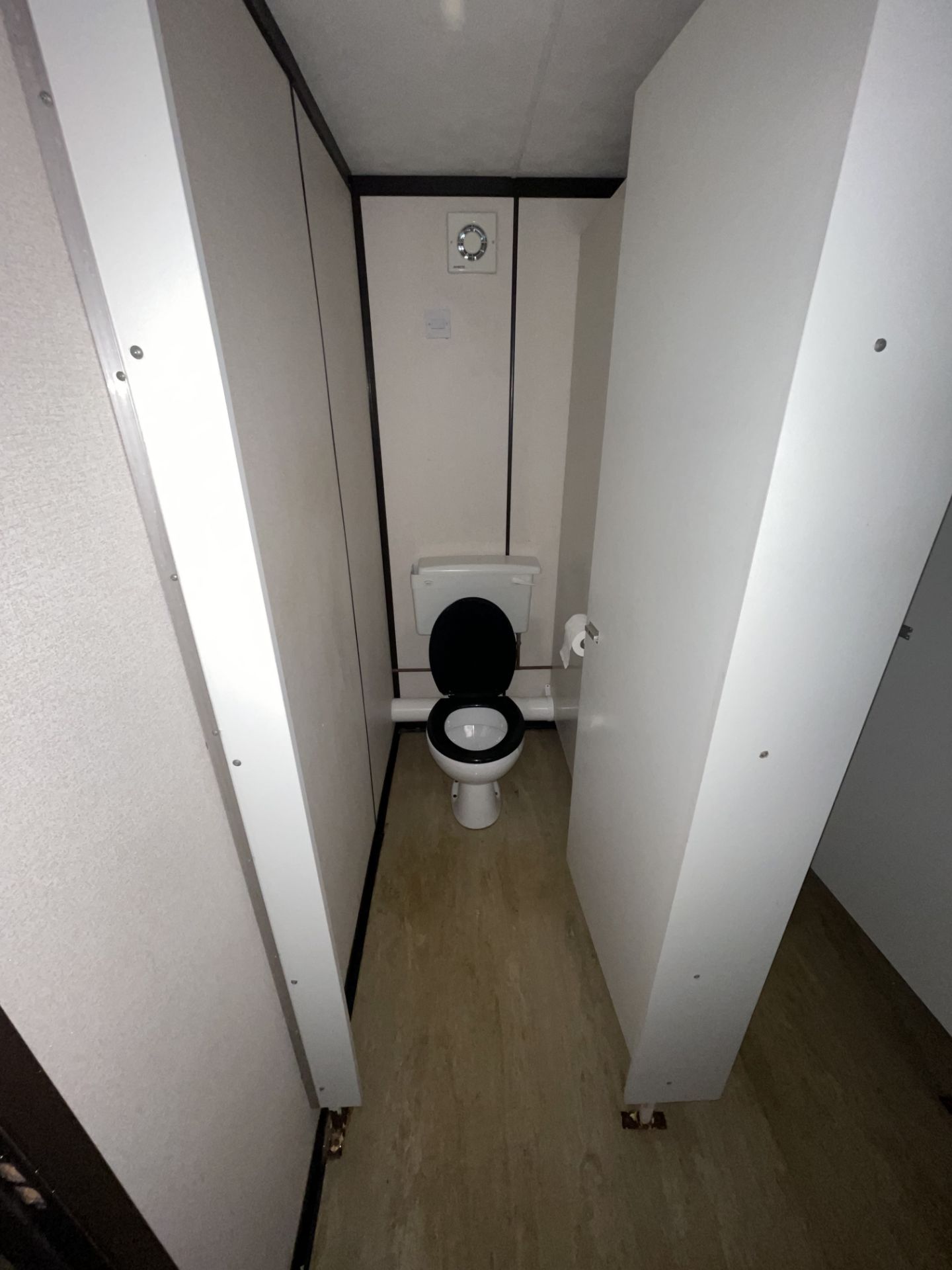 32 FOOT ANTI VANDAL SITE CABIN WELFARE UNIT TOILET. - Image 11 of 13