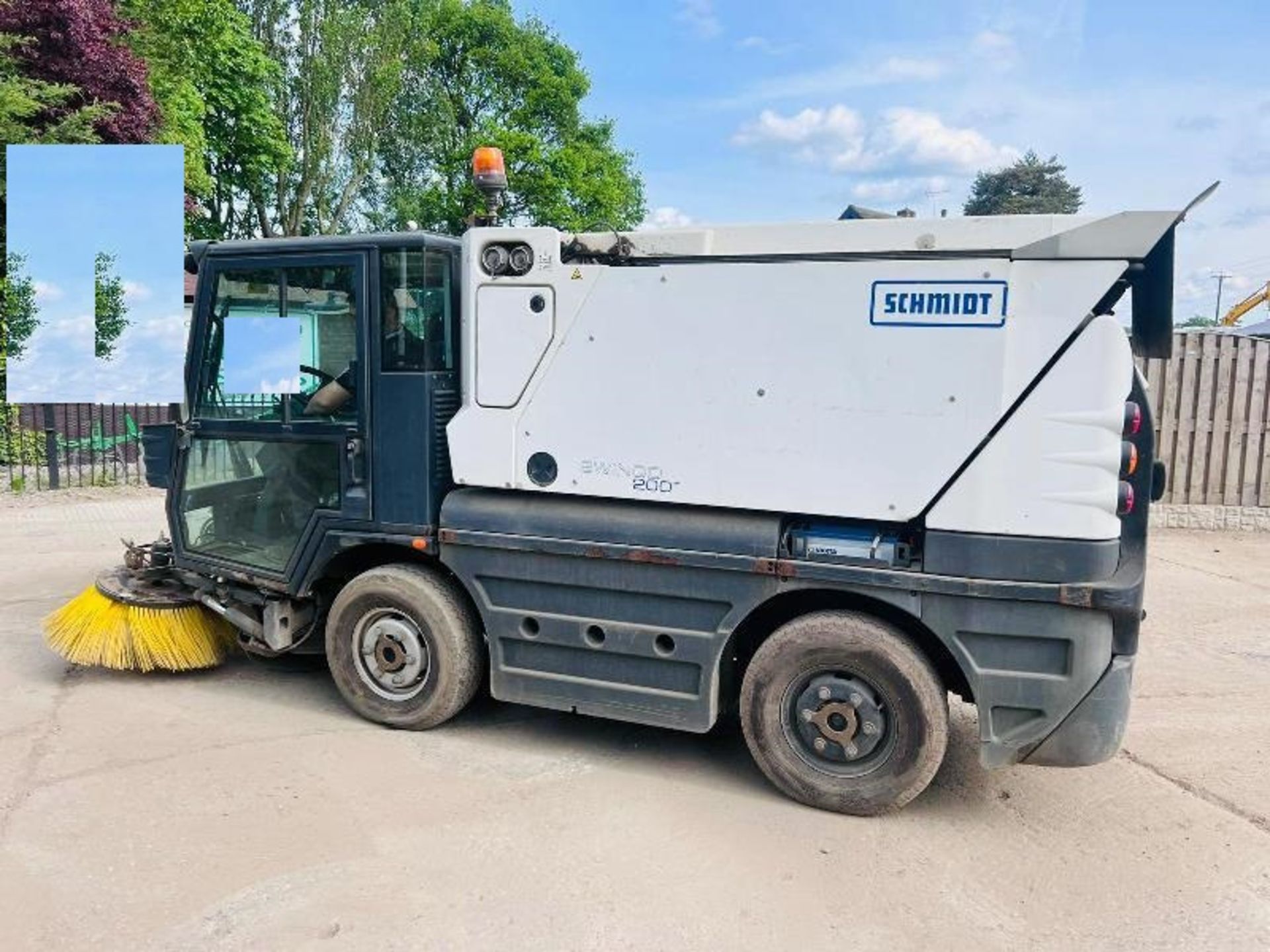 SCHMIDT SWINGO 200 4X2 ROAD SWEEPER *YEAR 2013* C/W AC CABIN - Bild 4 aus 30