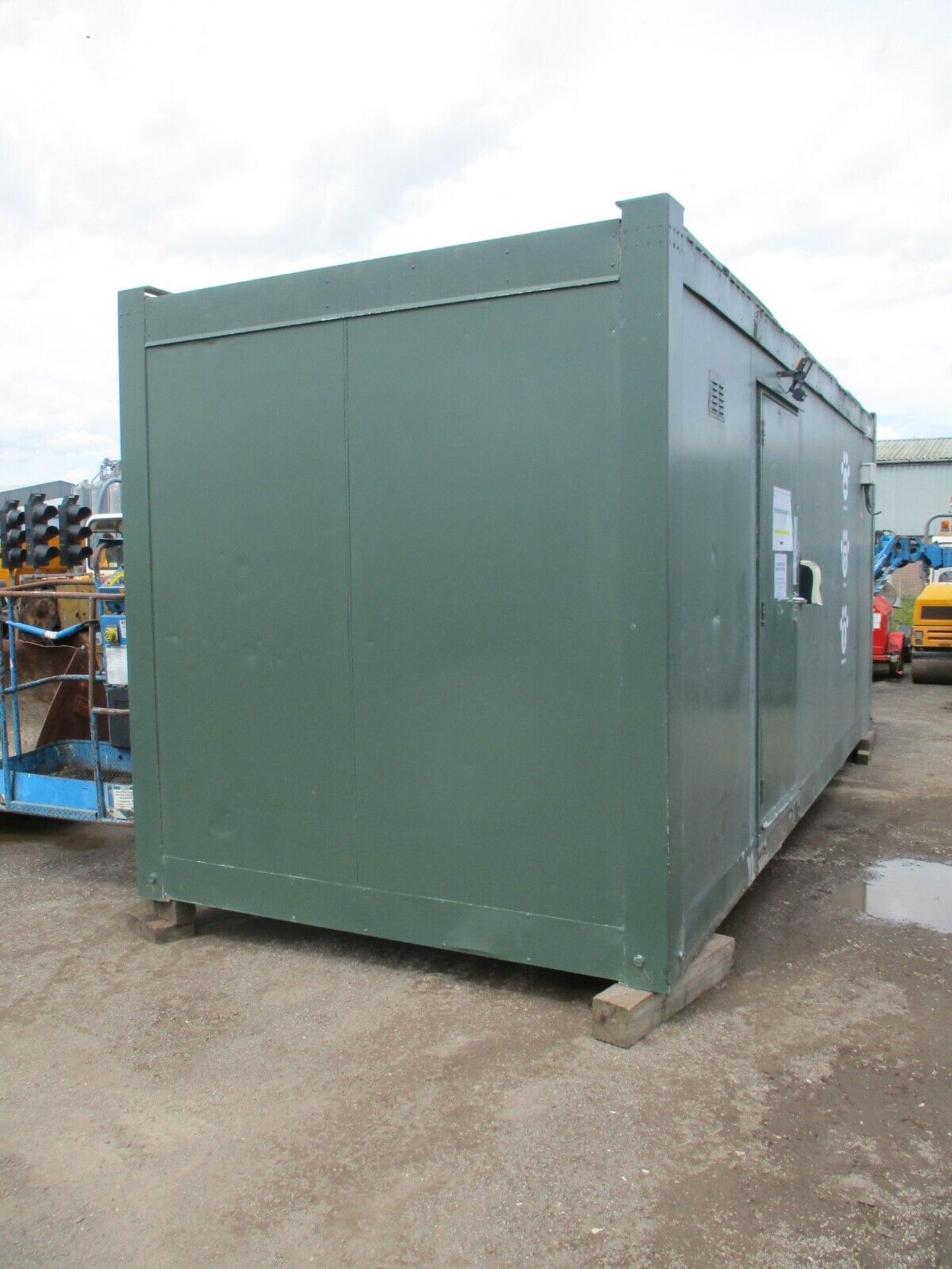 20 X 8 FT FEET FOOT SECURE SHIPPING CONTAINER CANTEEN OFFICE - Image 2 of 8