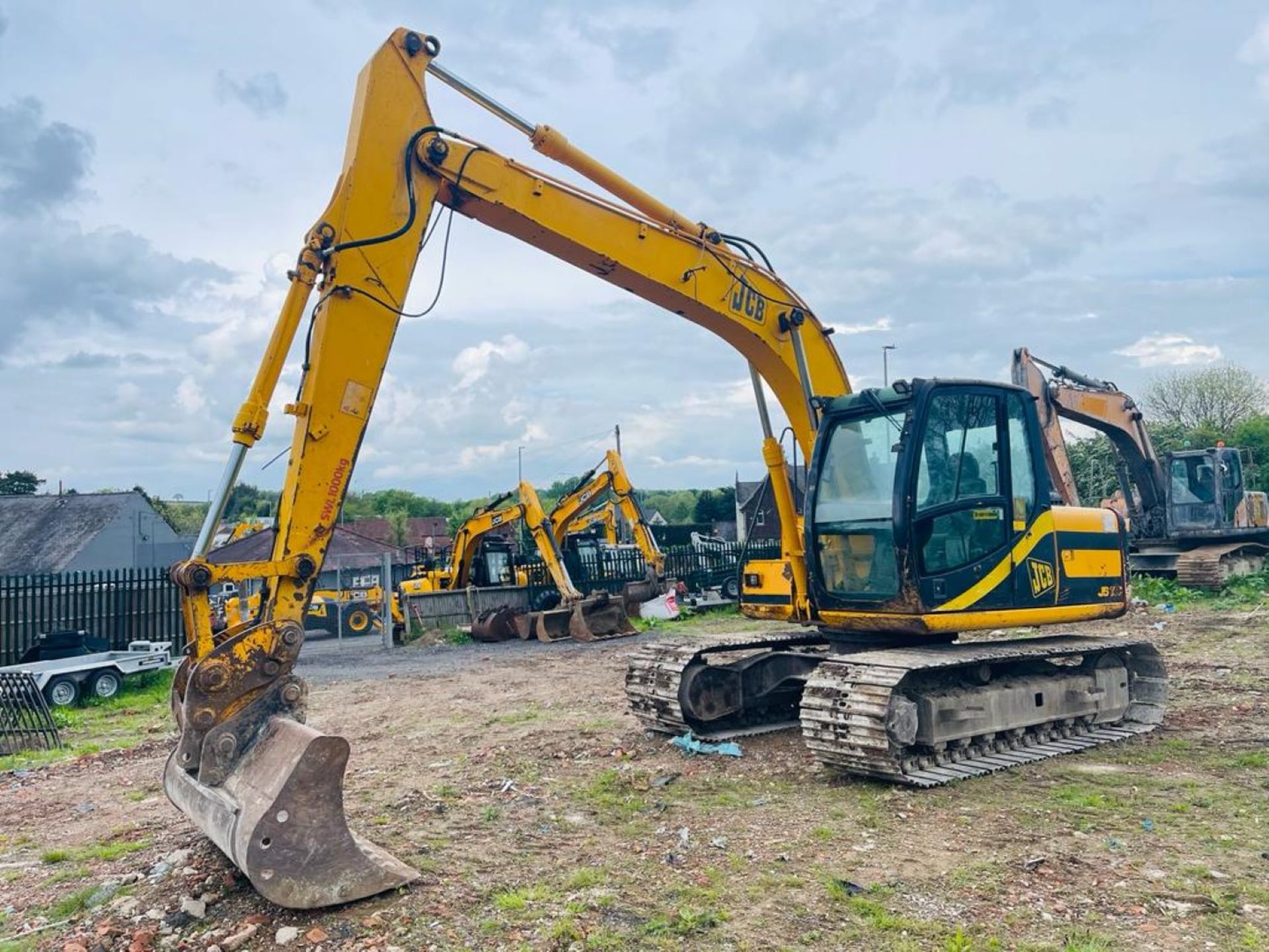 JCB JS130 EXCAVATOR - Image 2 of 15