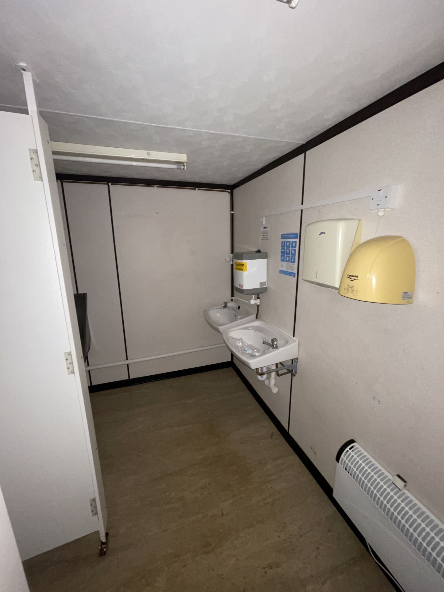 32 FOOT ANTI VANDAL SITE CABIN WELFARE UNIT TOILET. - Image 8 of 13