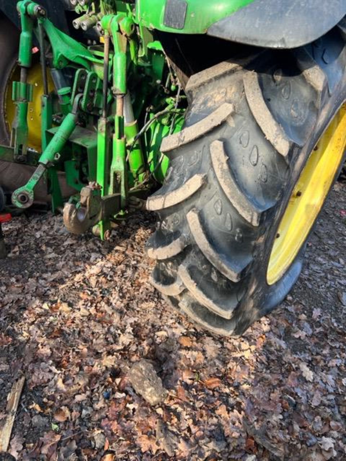 JOHN DEERE 5090M TACTOR - 2010 - 4977 HOURS - Image 2 of 11