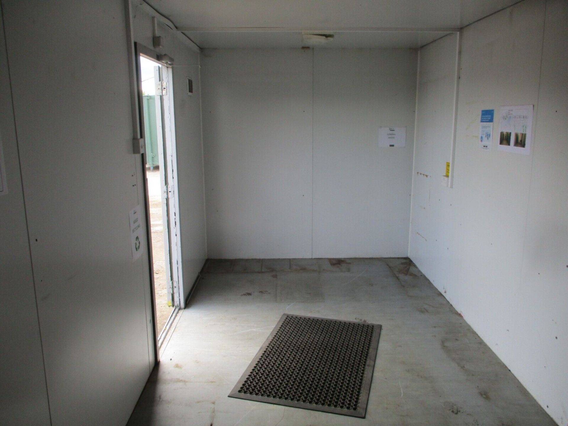 20 X 8 FT FEET FOOT SECURE SHIPPING CONTAINER CANTEEN OFFICE - Image 8 of 8