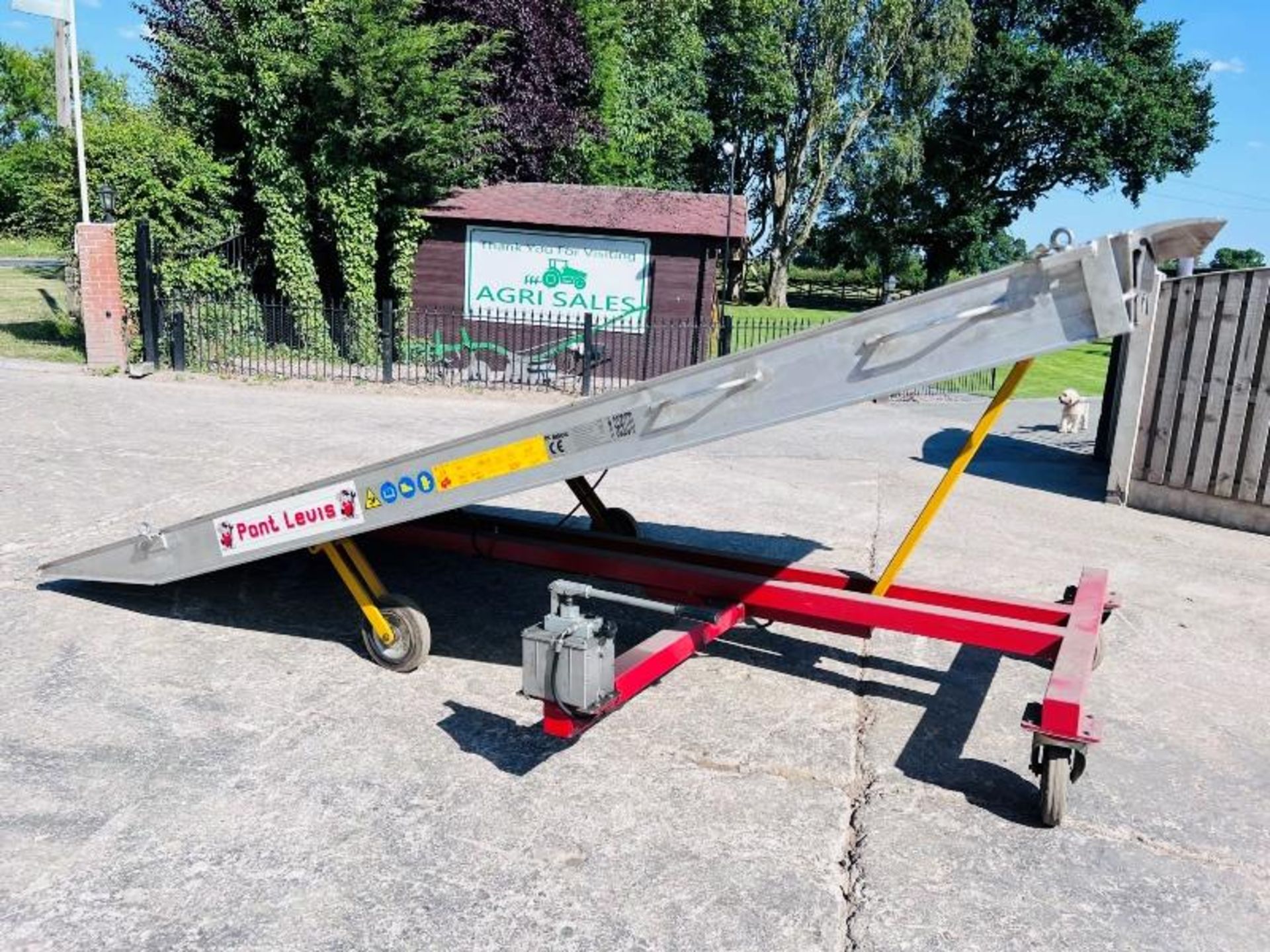 PORT LEVIS 10 TON MOBILE LOADING RAMP - Image 2 of 15