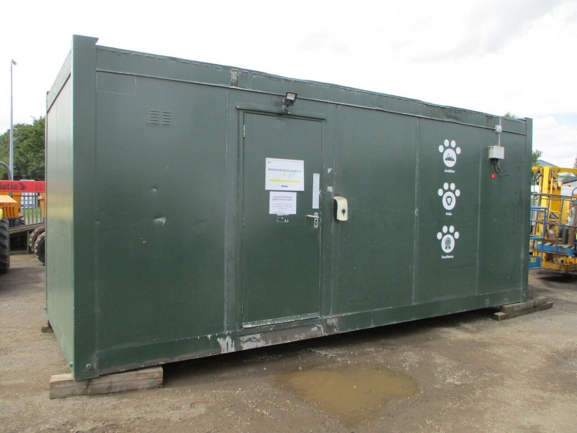 20 X 8 FT FEET FOOT SECURE SHIPPING CONTAINER CANTEEN OFFICE