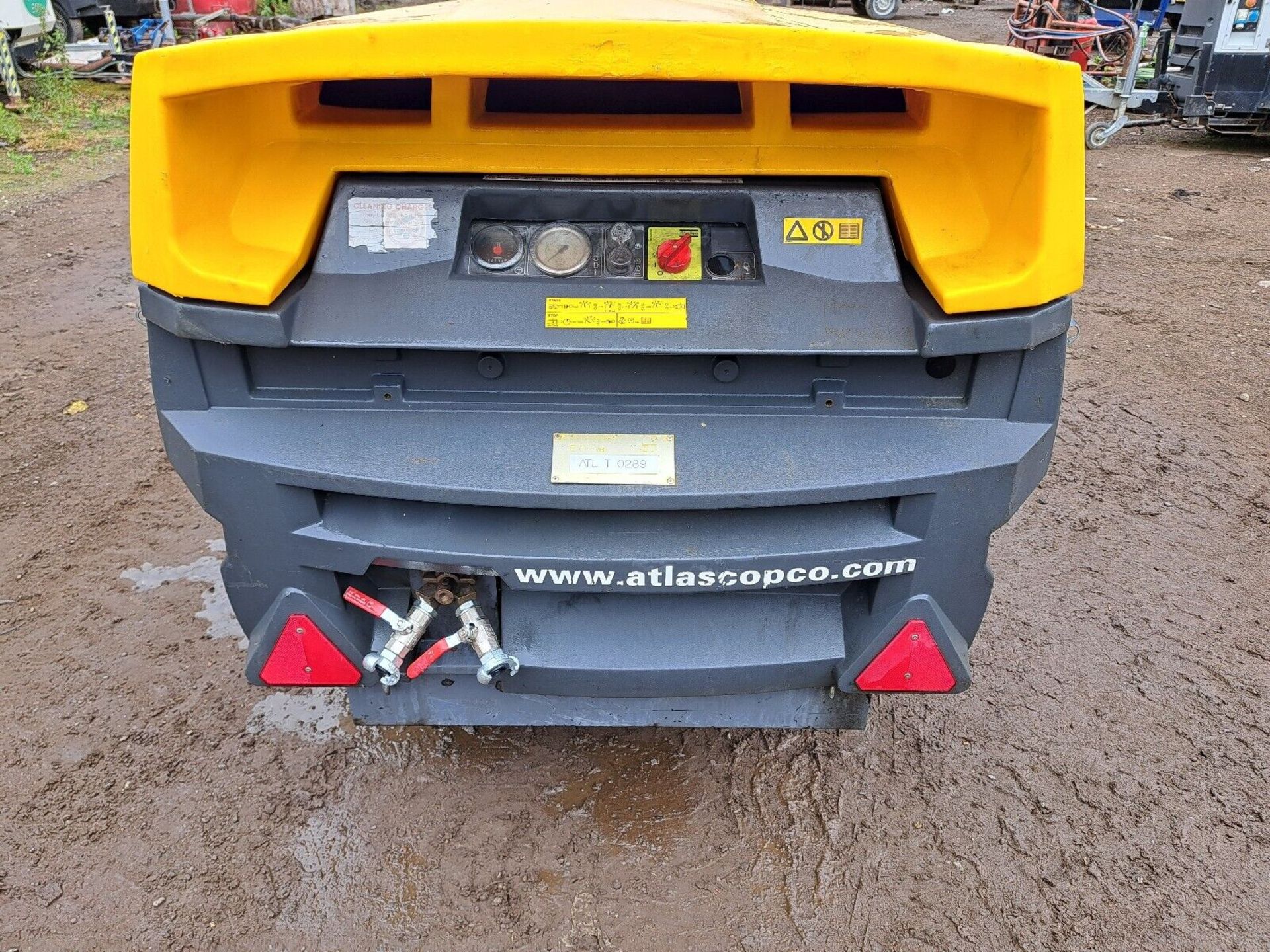 ATLAS COPCO XAS 67 DIESEL ROAD TOW COMPRESSOR LOW HOURS - Image 5 of 7