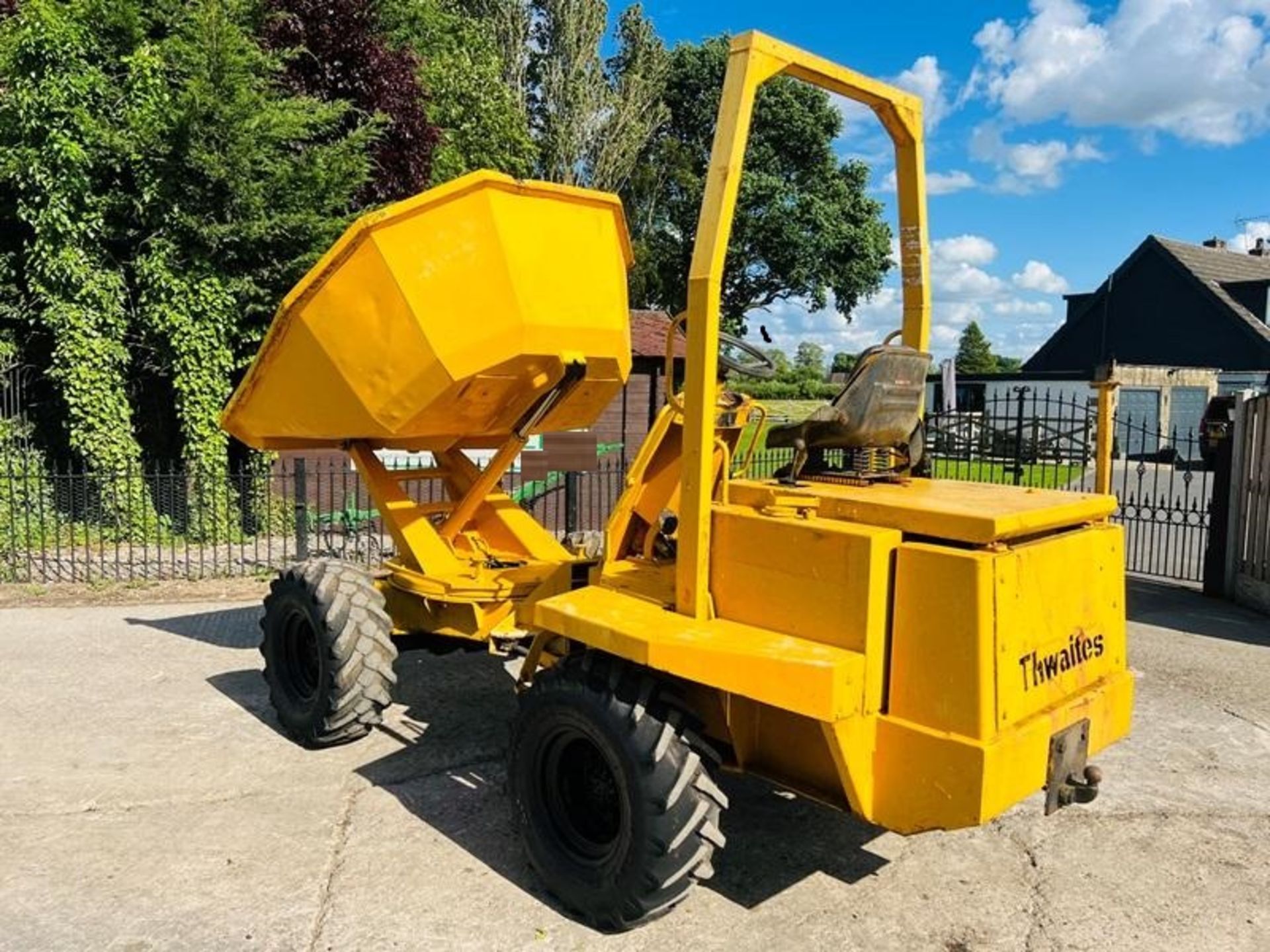 THWAITES 4WD SWIVEL TIP DUMPER C/W ROLE BAR - Image 3 of 15