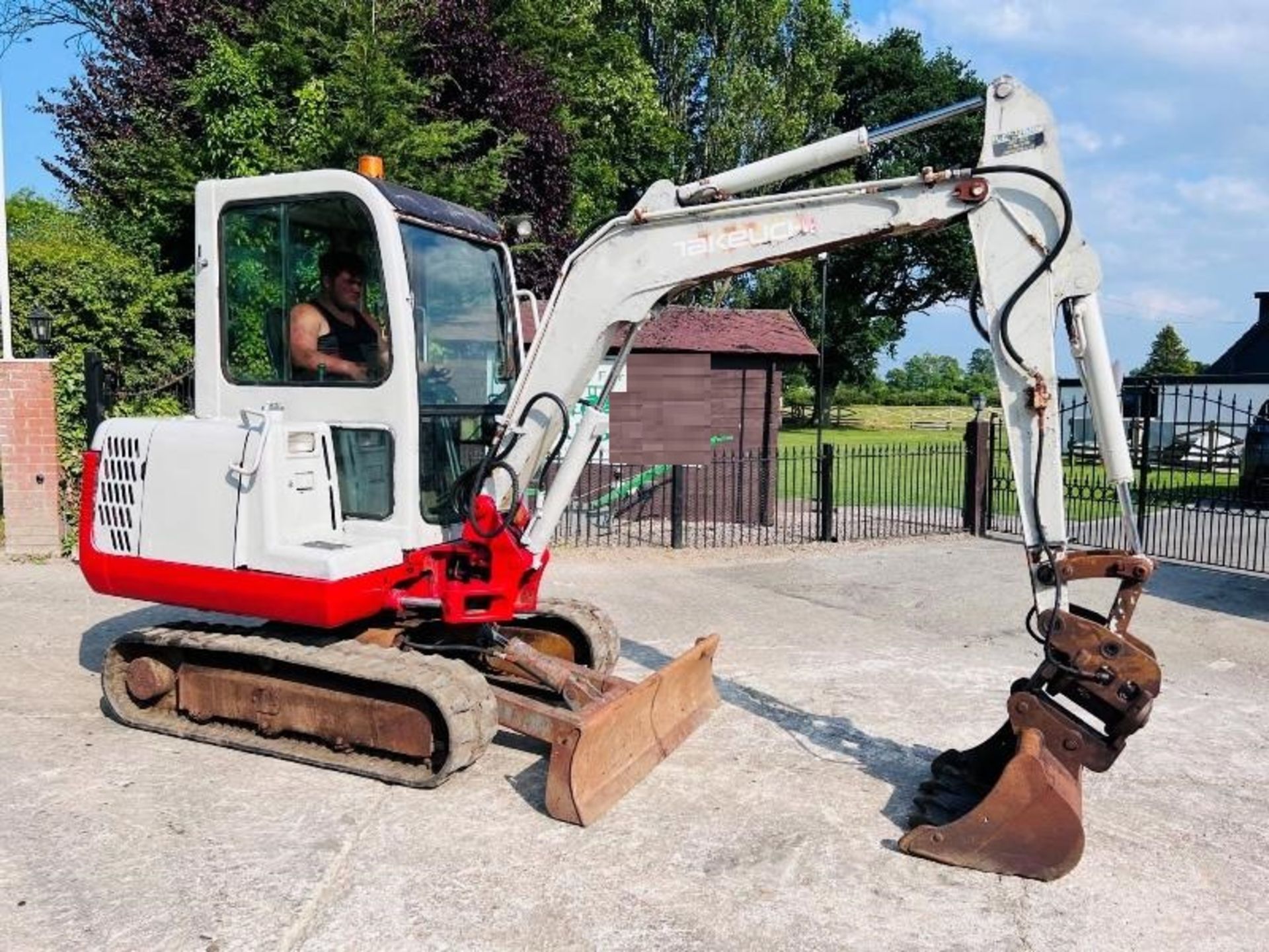 TAKEUCHI TB250 TRACKED EXCAVATOR *YEAR 2008* C/W ROTATING BUCKET