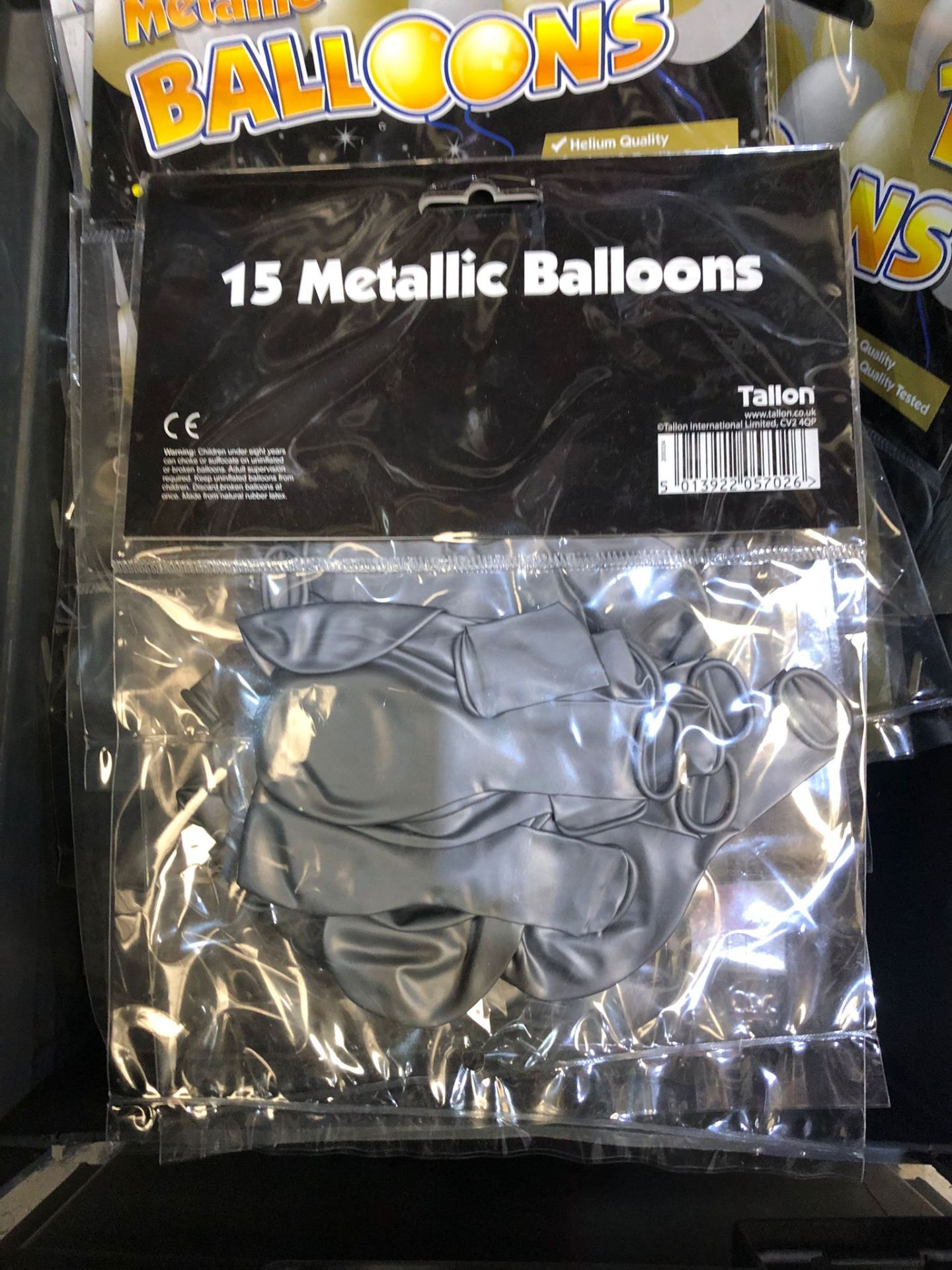 40 PACKS OF LARGE COLOURED & LARGE SILVER BALOONS IN RETAIL PACKS RRP 1.99 EACH - Bild 3 aus 4