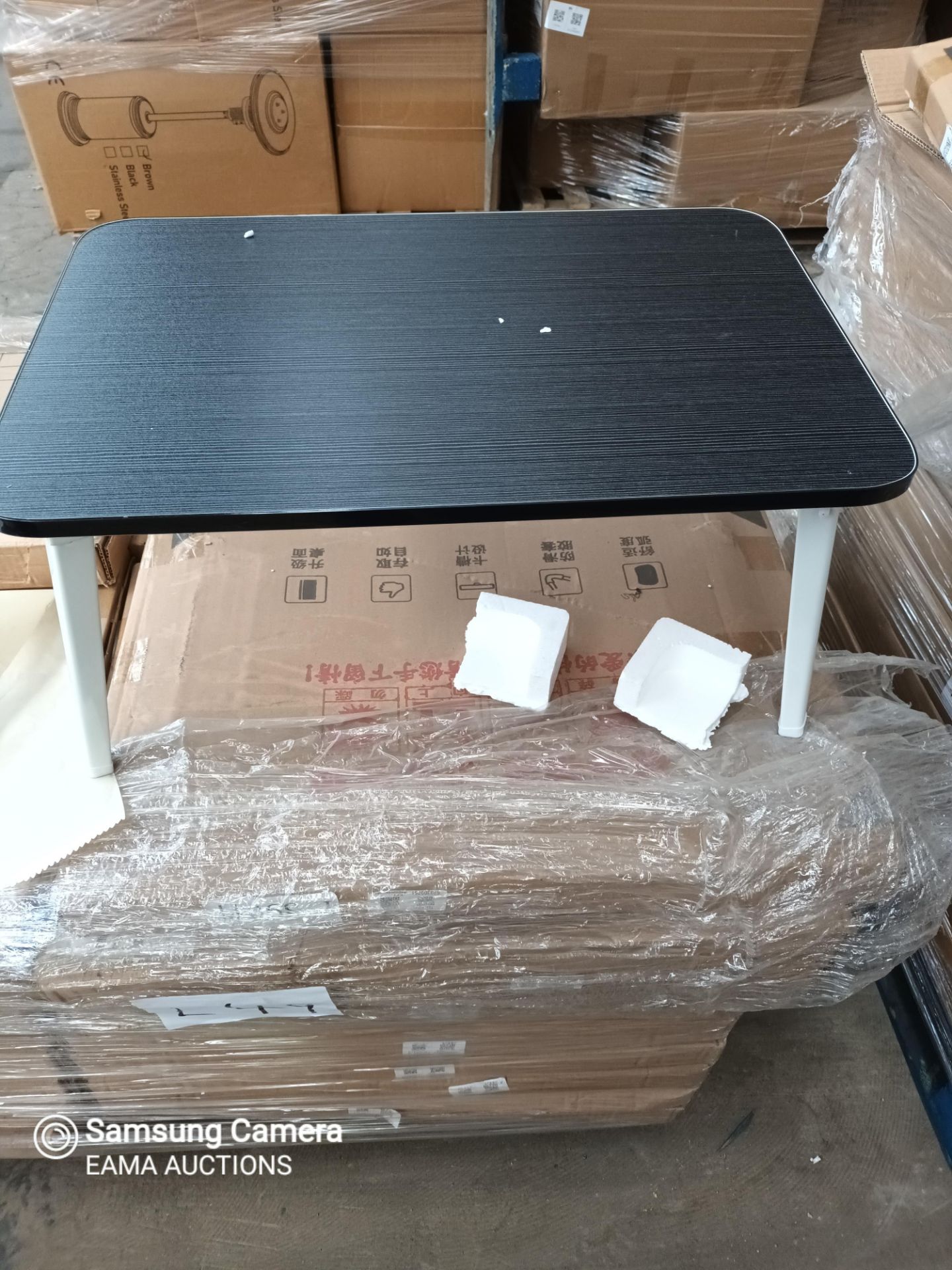 L49 - 1 PALLET CONTAINING APPROX 39 SMALL BLACK TABLES WITH WHITE METAL LEGS TABLES - Image 4 of 4